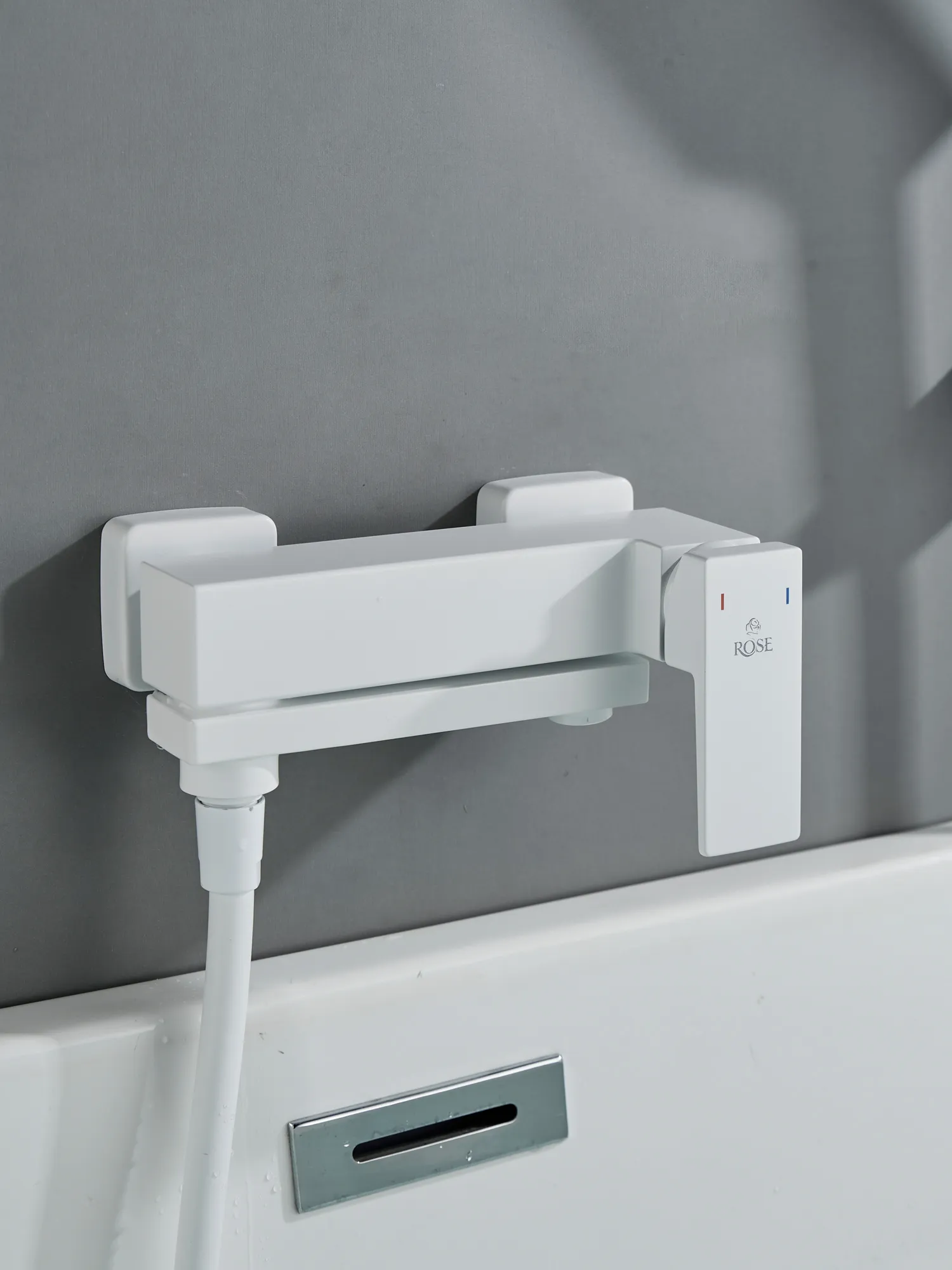 Смеситель для ванны Rose R2802C, белый