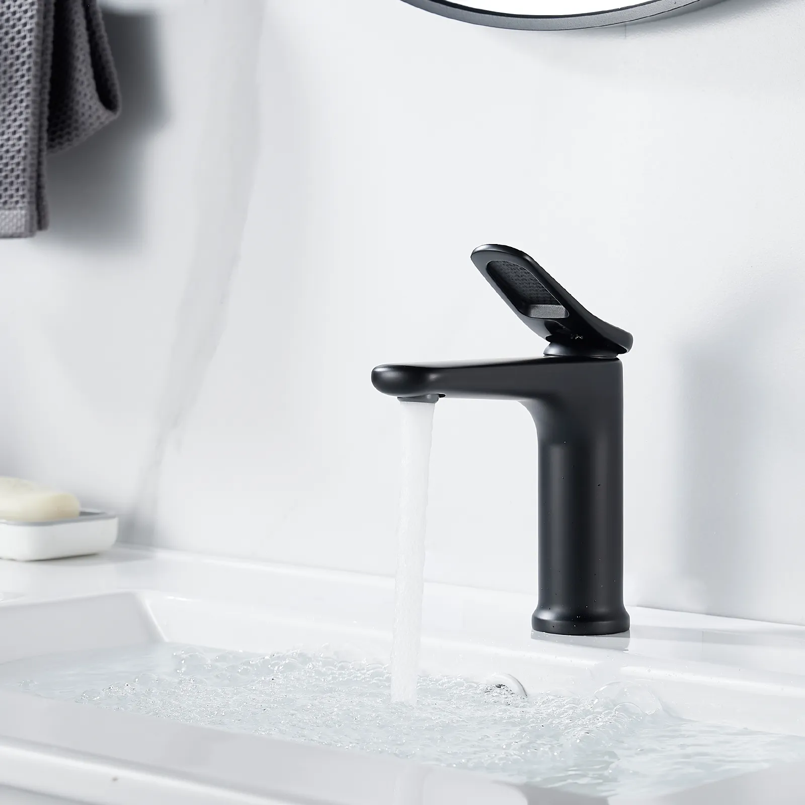 Смеситель для раковины Shevanik S4701H, черный