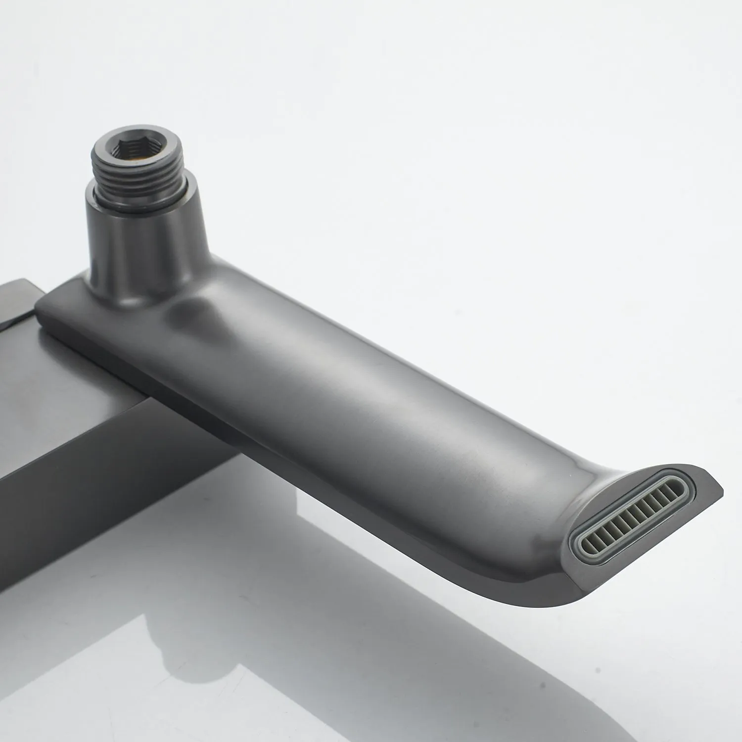 Смеситель для ванны Shevanik S4002T, оружейная сталь