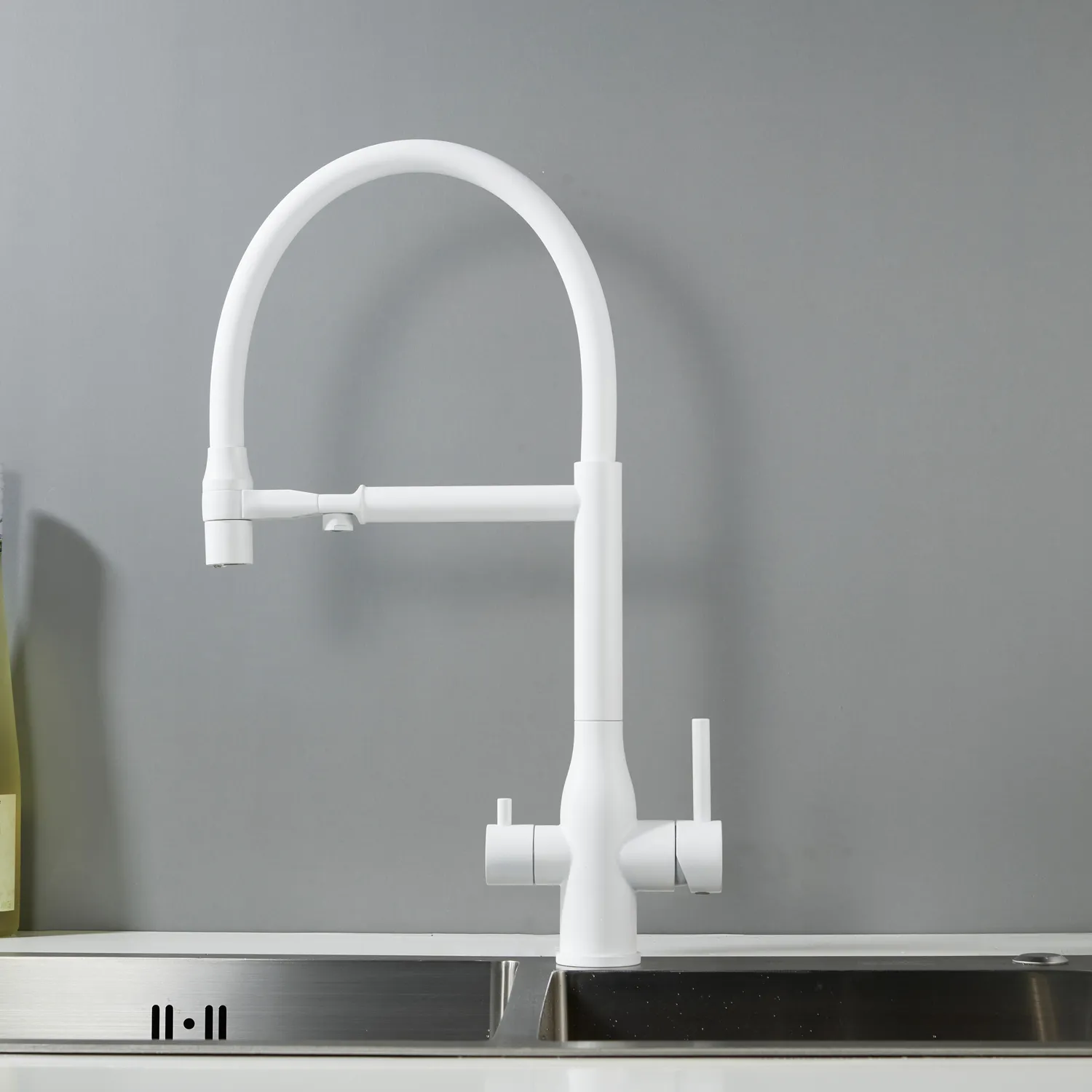 Смеситель для кухни с гибким изливом и подключением фильтра Shevanik S378C, белый