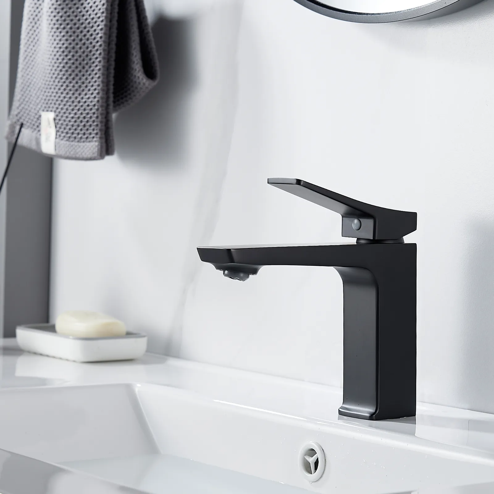 Смеситель для раковины Shevanik S4401H, черный