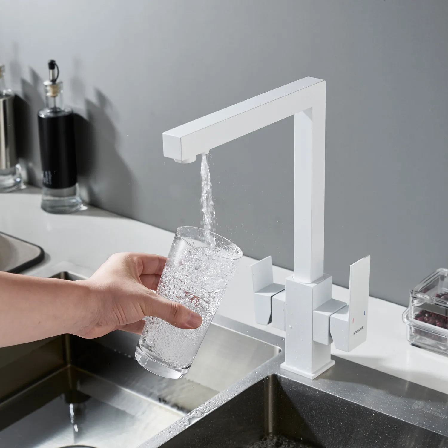 Смеситель для кухни с подключением фильтра Shevanik S148C, белый