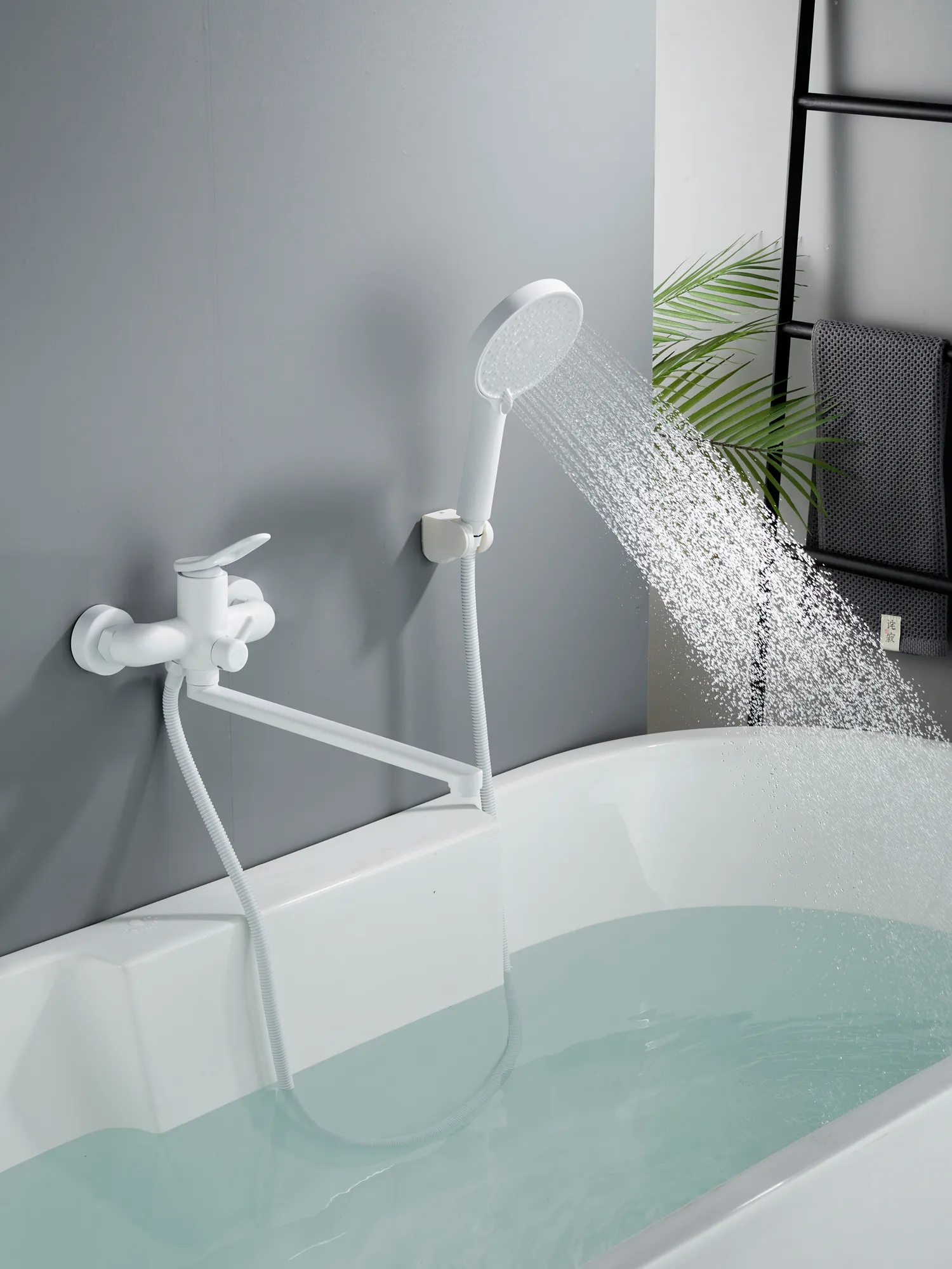 Смеситель для ванны Shevanik S4722C, белый