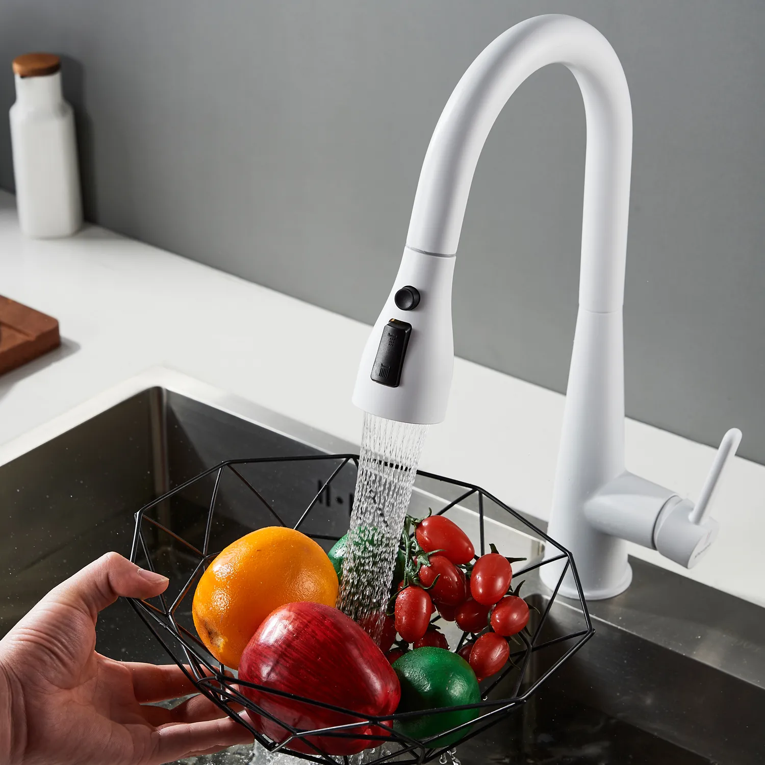 Смеситель для кухни с выдвижным изливом Shevanik S363C, белый