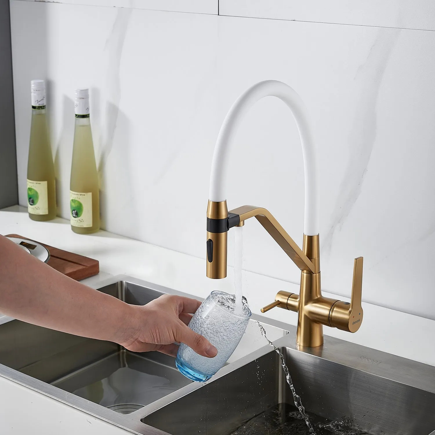 Смеситель для кухни с гибким изливом и подключением фильтра Shevanik S278G, золотой сатин