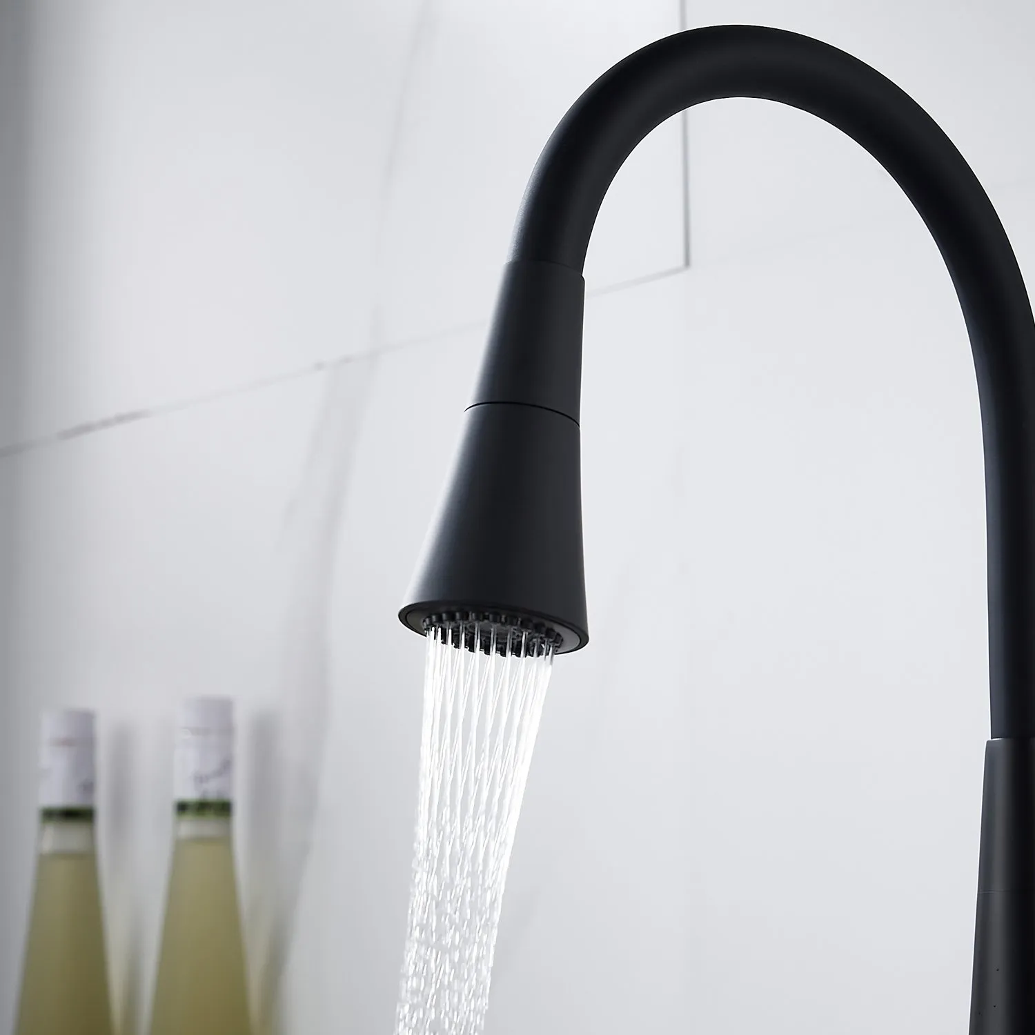 Смеситель для кухни с гибким изливом и режимом "душ" Rose R213H, черный