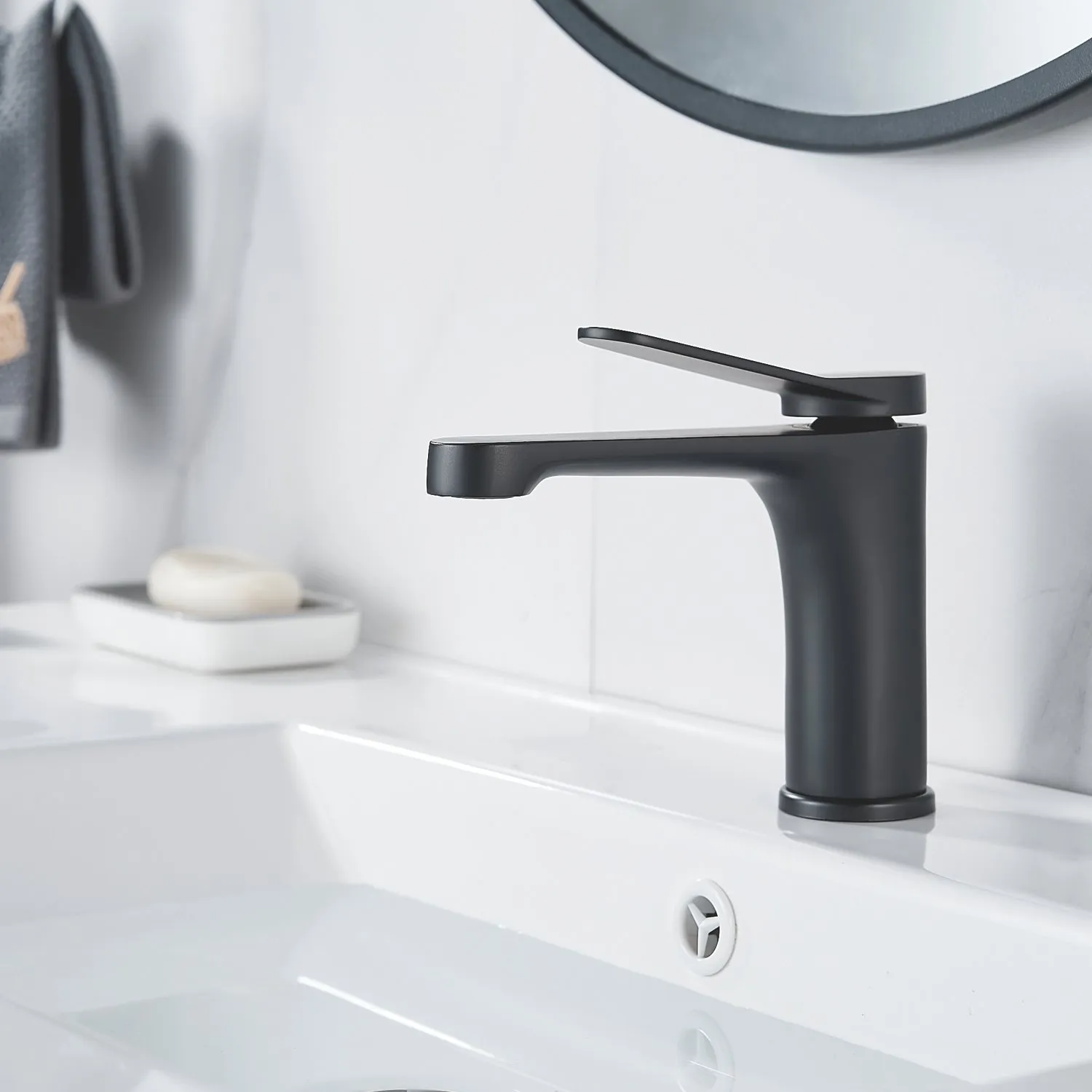 Смеситель для раковины Shevanik S6201H, черный