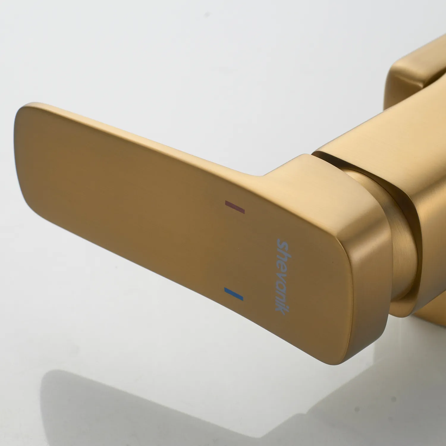 Смеситель для ванны Shevanik S9952G, золотой сатин