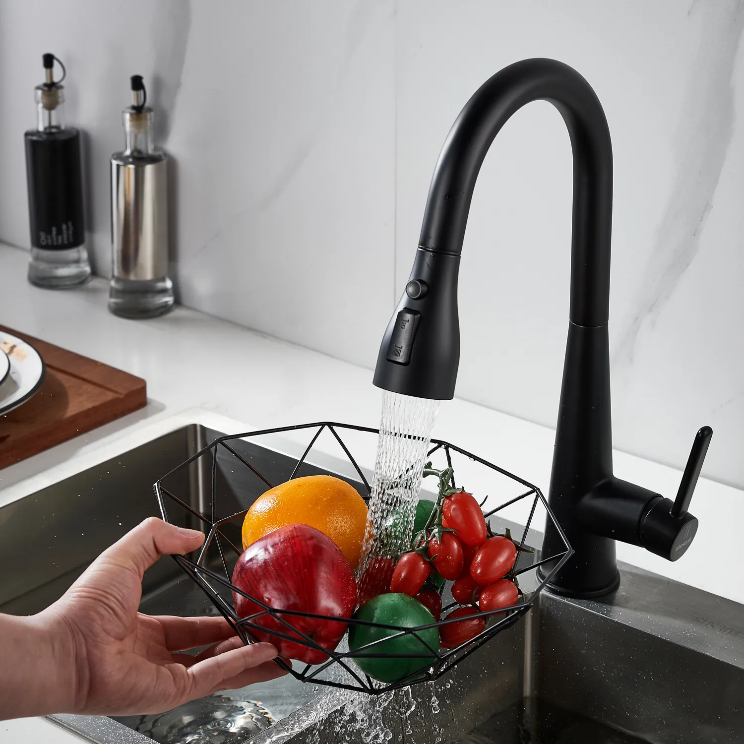 Смеситель для кухни с выдвижным изливом Shevanik S363H, черный