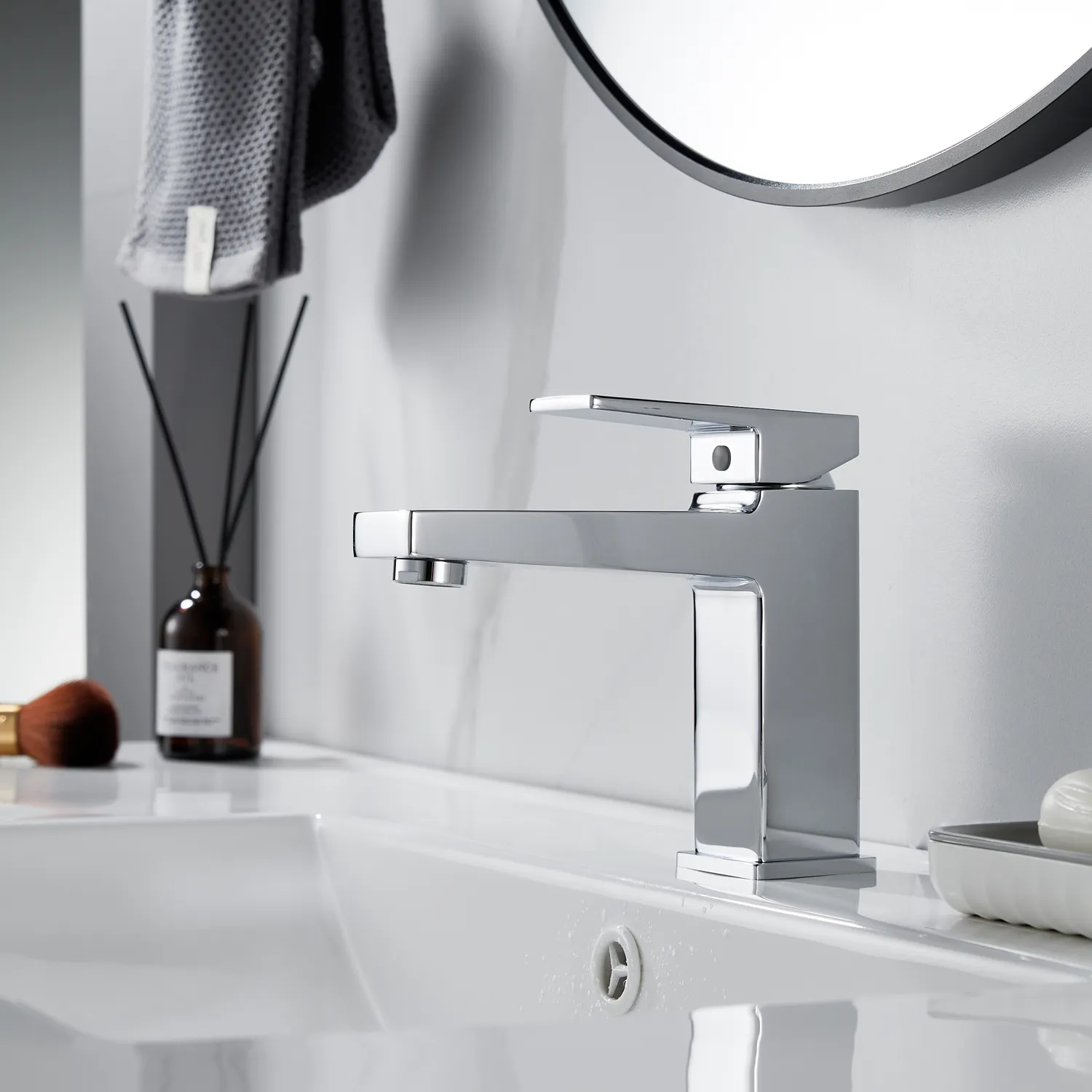 Смеситель для раковины Rose R2801, хром