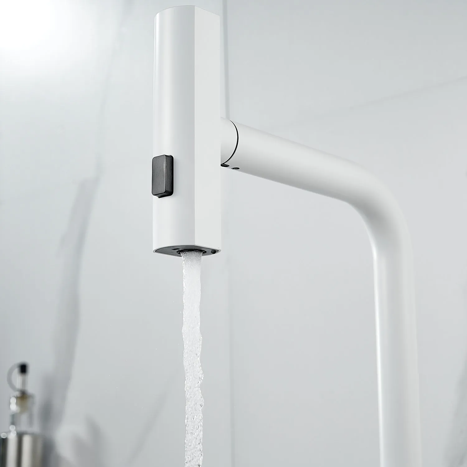 Смеситель для кухни с мультифункциональным изливом Raffine F203C, белый