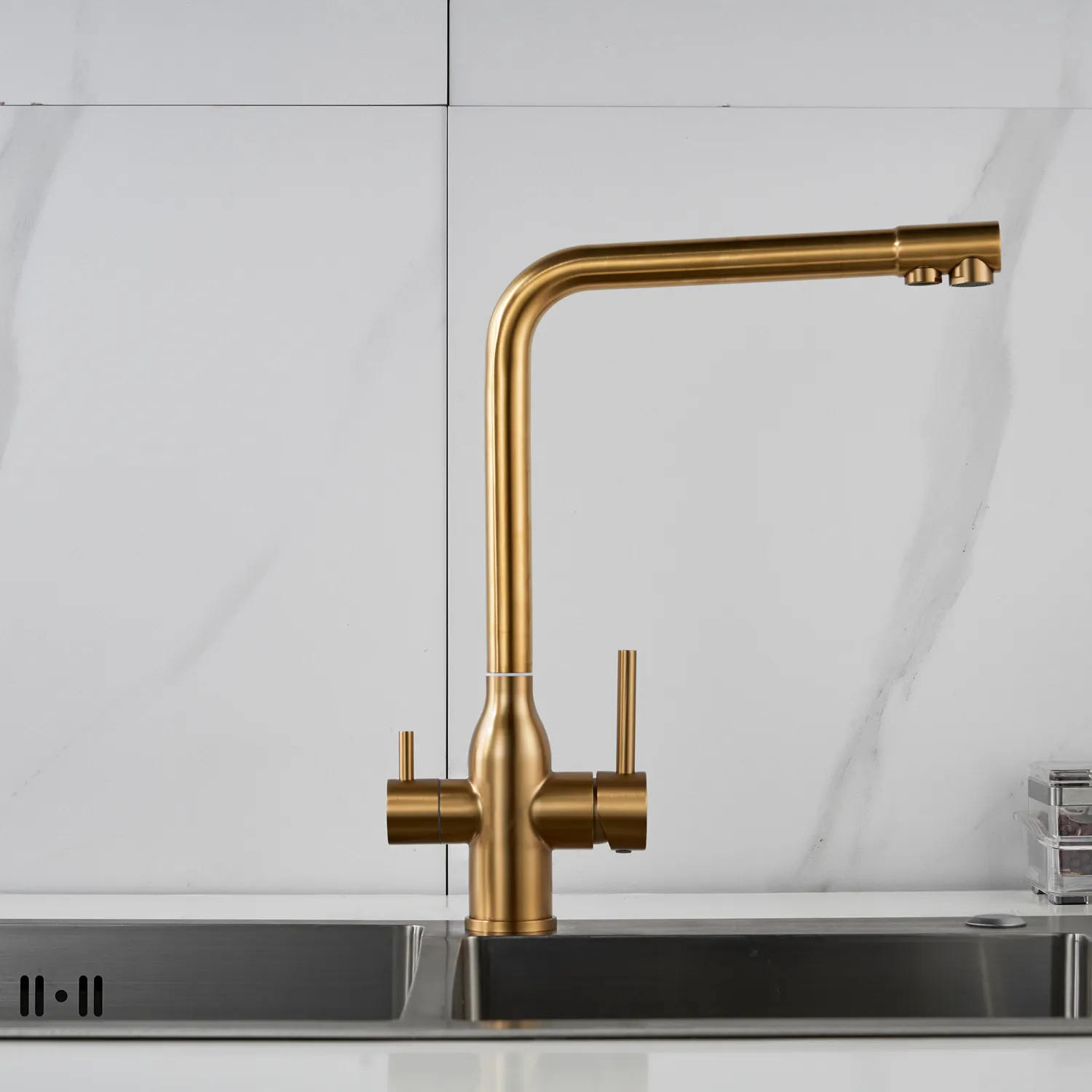 Смеситель для кухни с подключением фильтра Shevanik S248G, золотой сатин