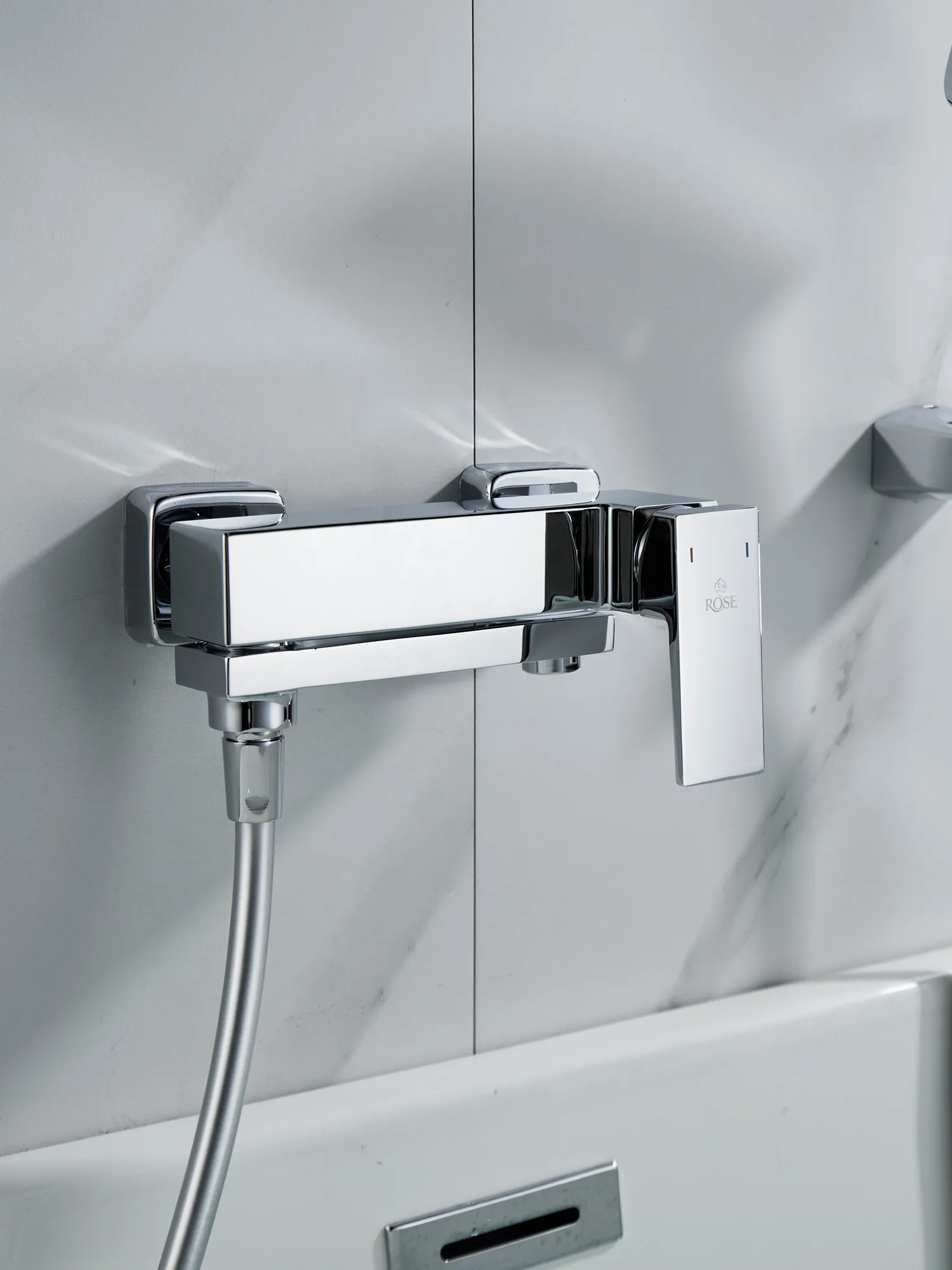 Смеситель для ванны Rose R2802, хром