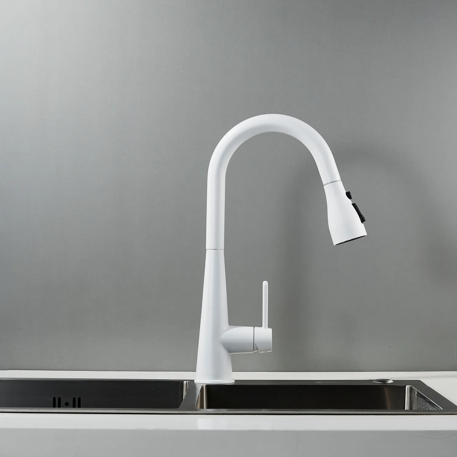 Смеситель для кухни с выдвижным изливом Shevanik S363C, белый