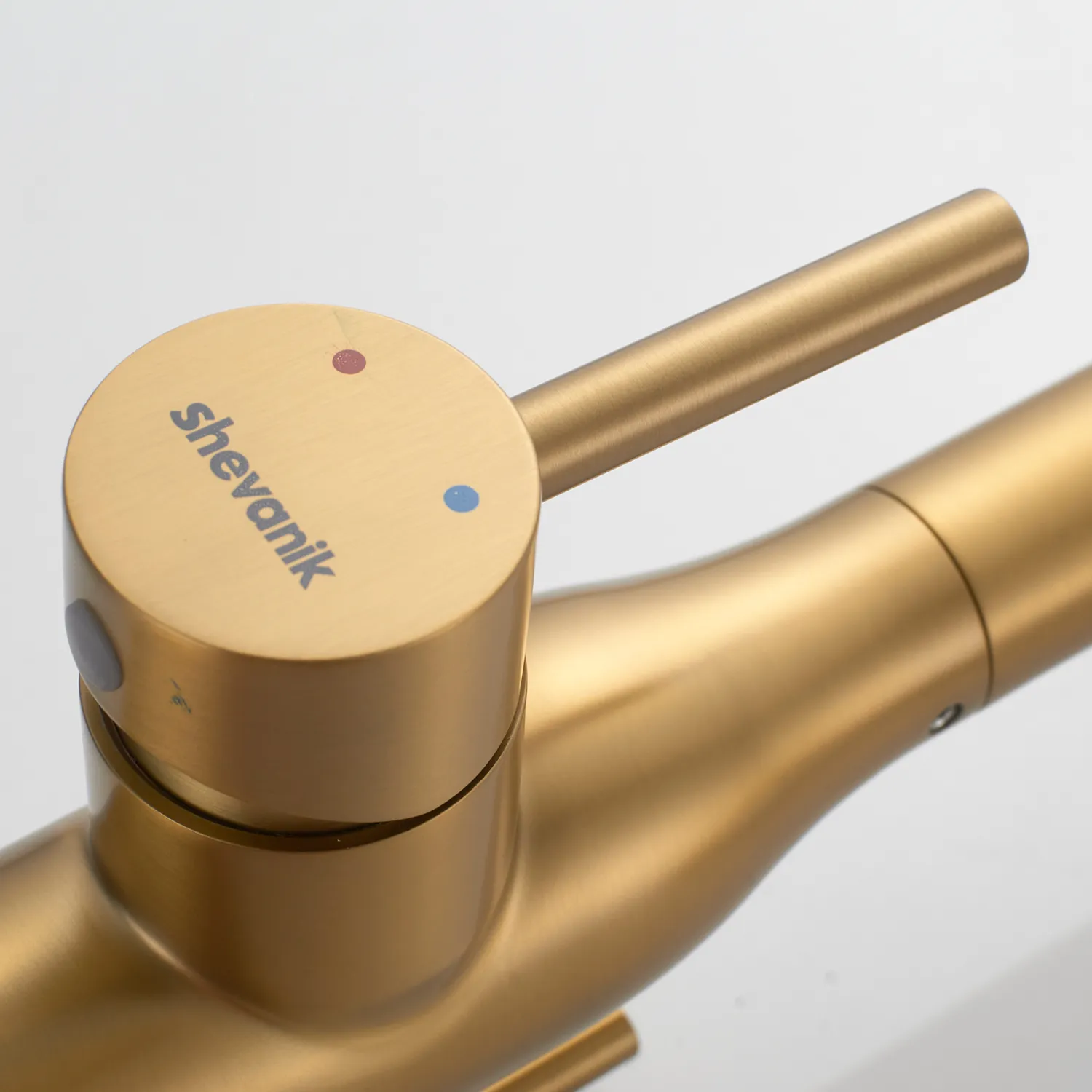 Смеситель для кухни с гибким изливом и подключением фильтра Shevanik S378G, золотой сатин/белый