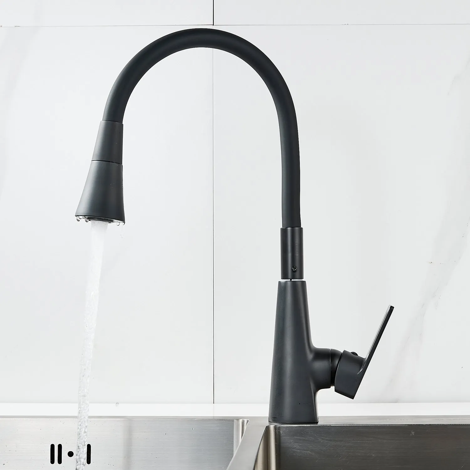 Смеситель для кухни с гибким изливом Raffine F313H-3, черный