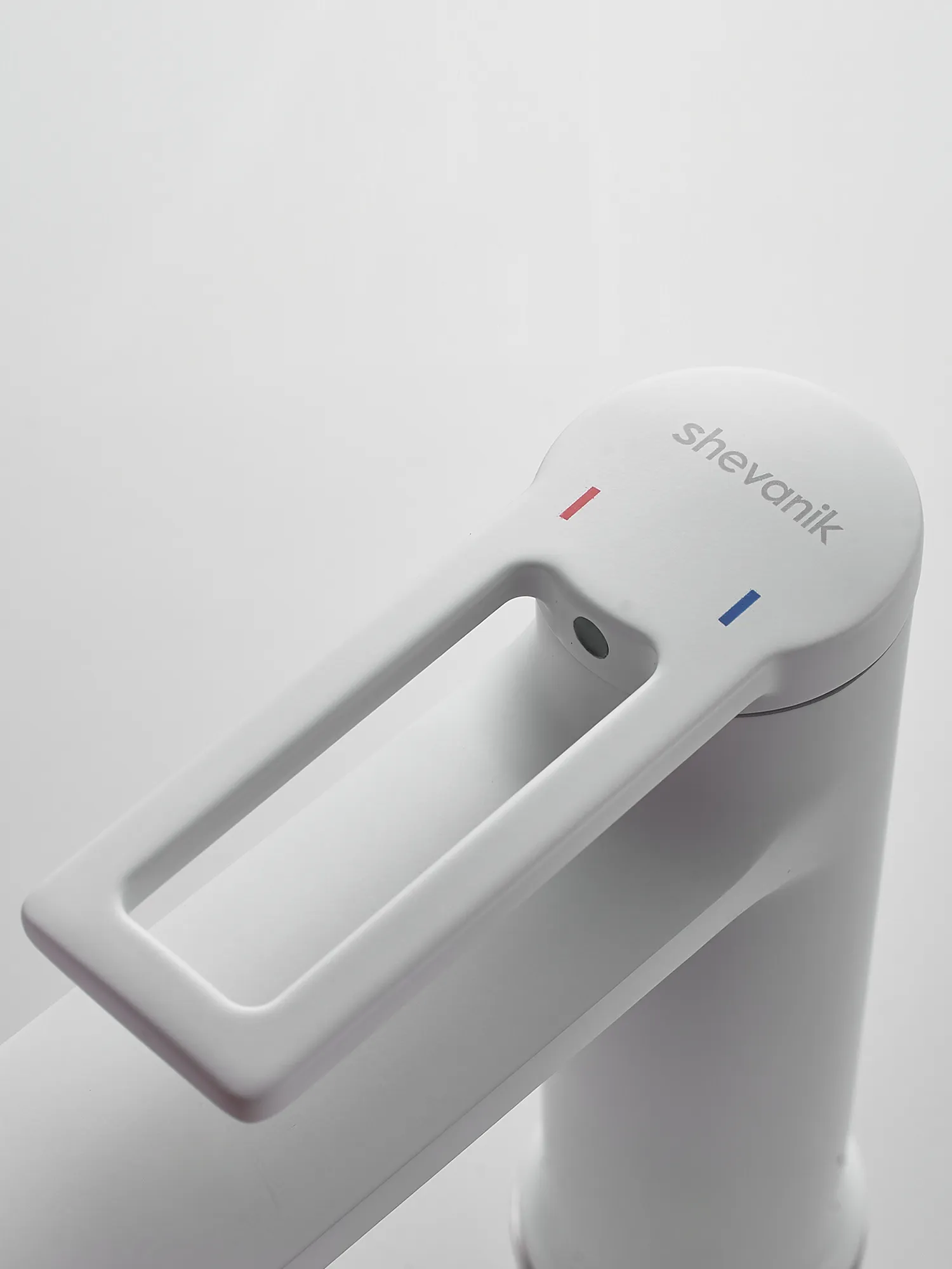 Смеситель для раковины с гигиеническим душем Shevanik S4871C, белый