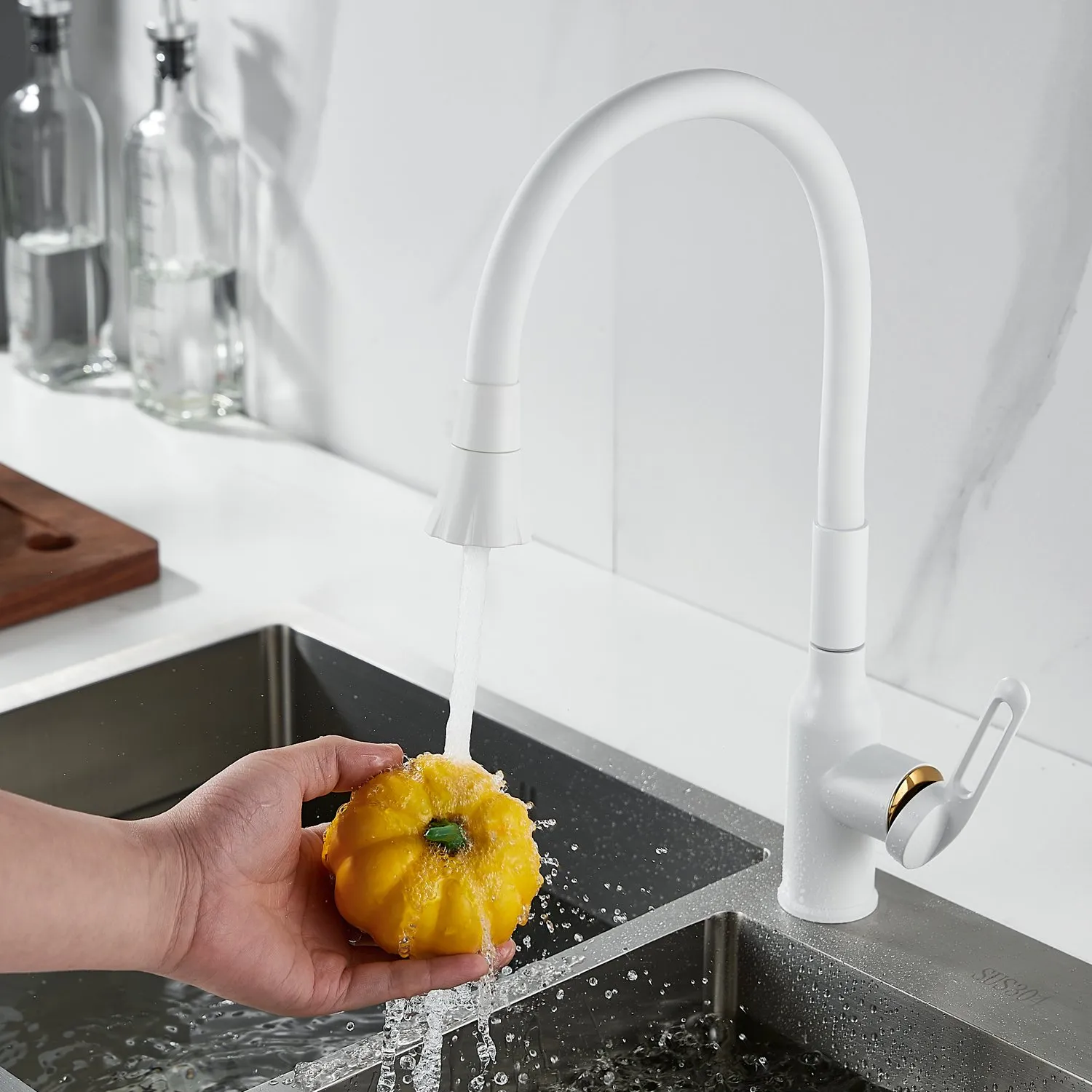 Смеситель для кухни с гибким изливом Raffine F303C-1, белый