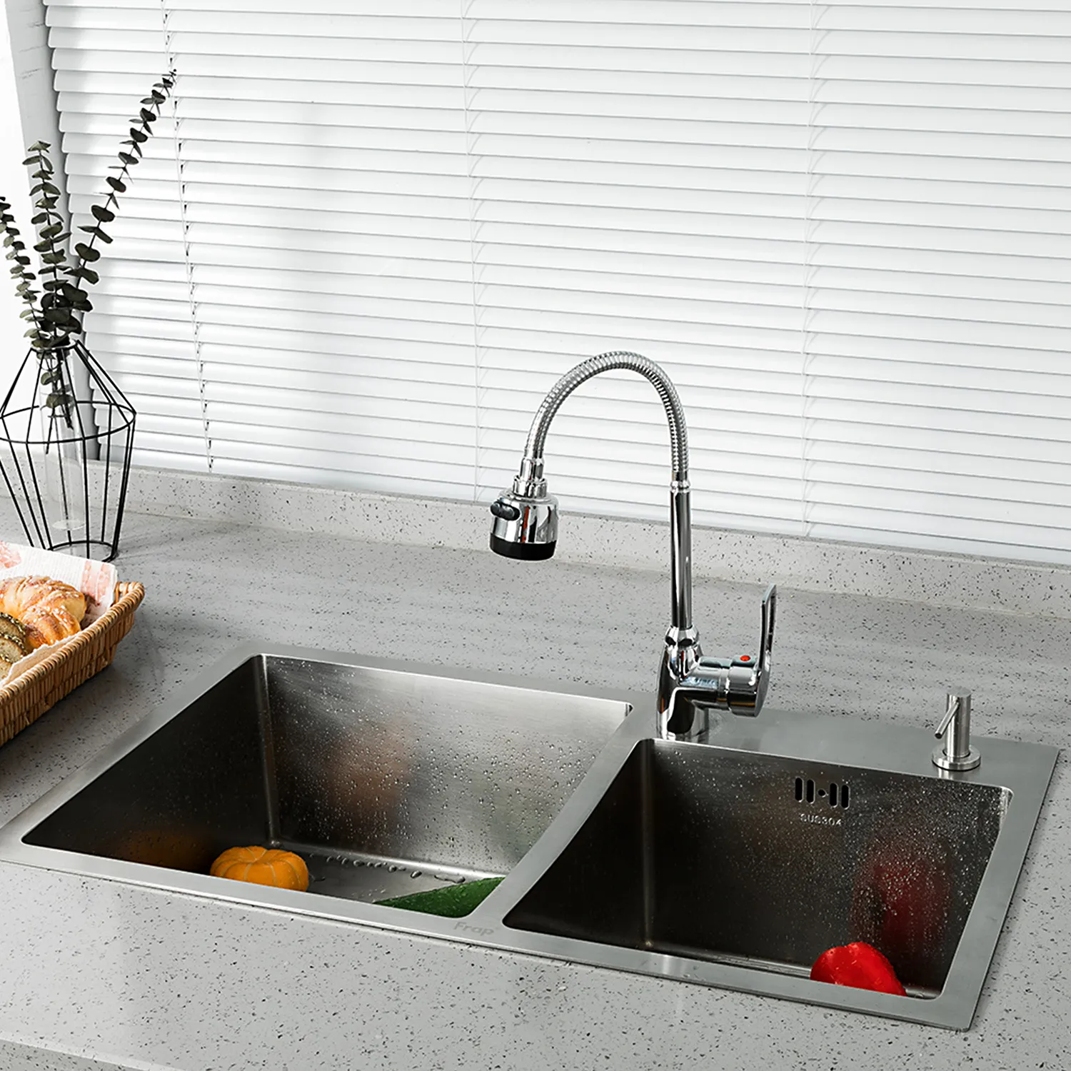 Смеситель для кухни с гибким изливом и режимом душ FRUD R42055-1, хром