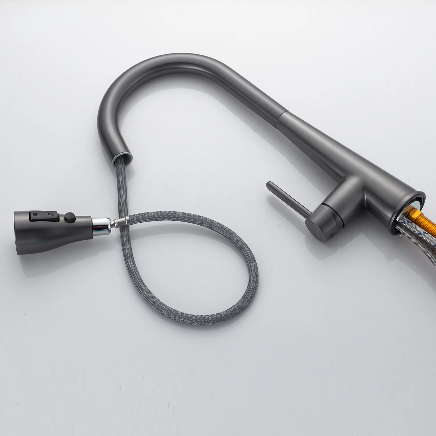 Смеситель для кухни с выдвижным изливом Shevanik S363T, оружейная сталь