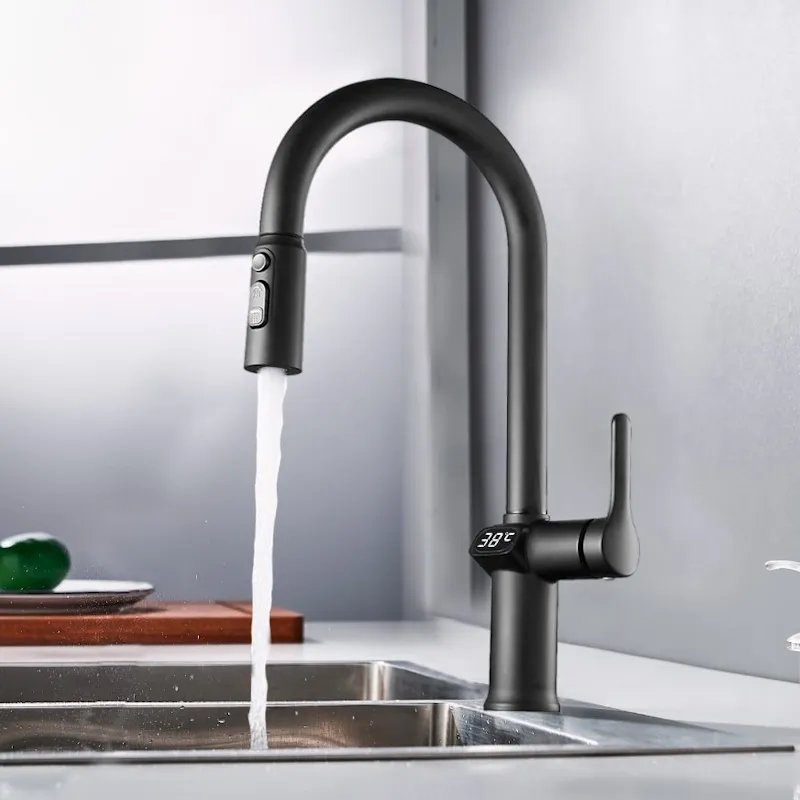 Смеситель для кухни с выдвижным изливом и дисплеем Esko Kitchen K15B LED, черный
