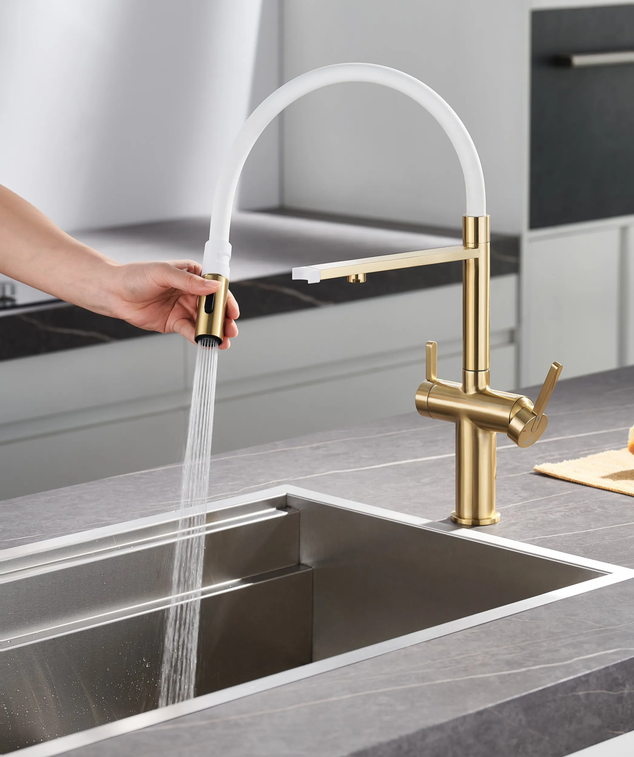 Смеситель для кухни с подключением фильтра для воды Rose R458G, золотой сатин