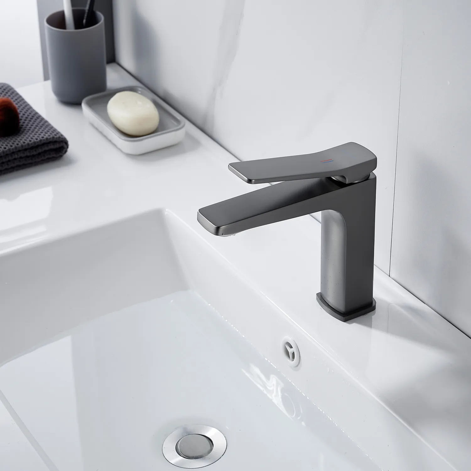 Смеситель для раковины Shevanik S4601T, оружейная сталь