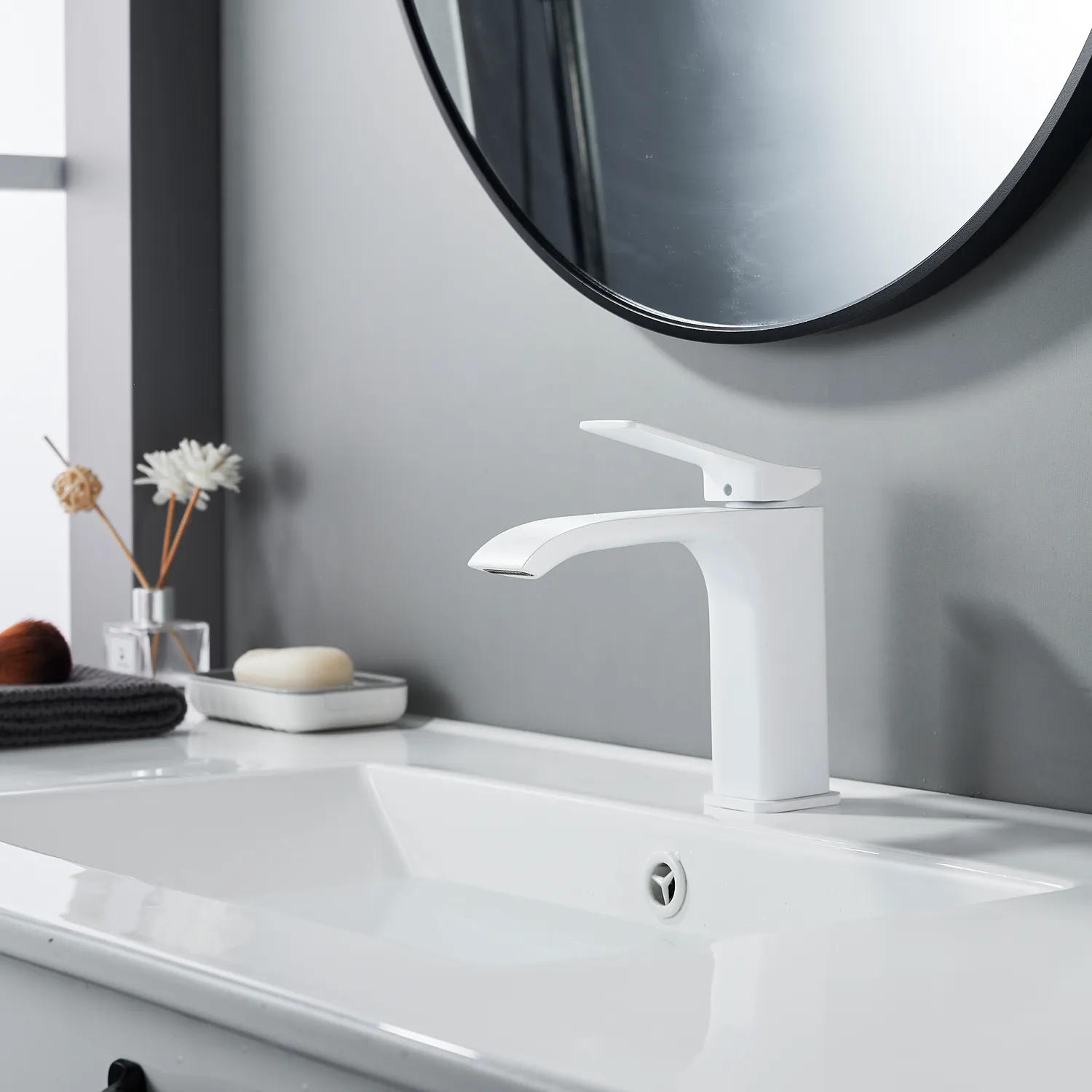 Смеситель для раковины Shevanik S4001C, белый