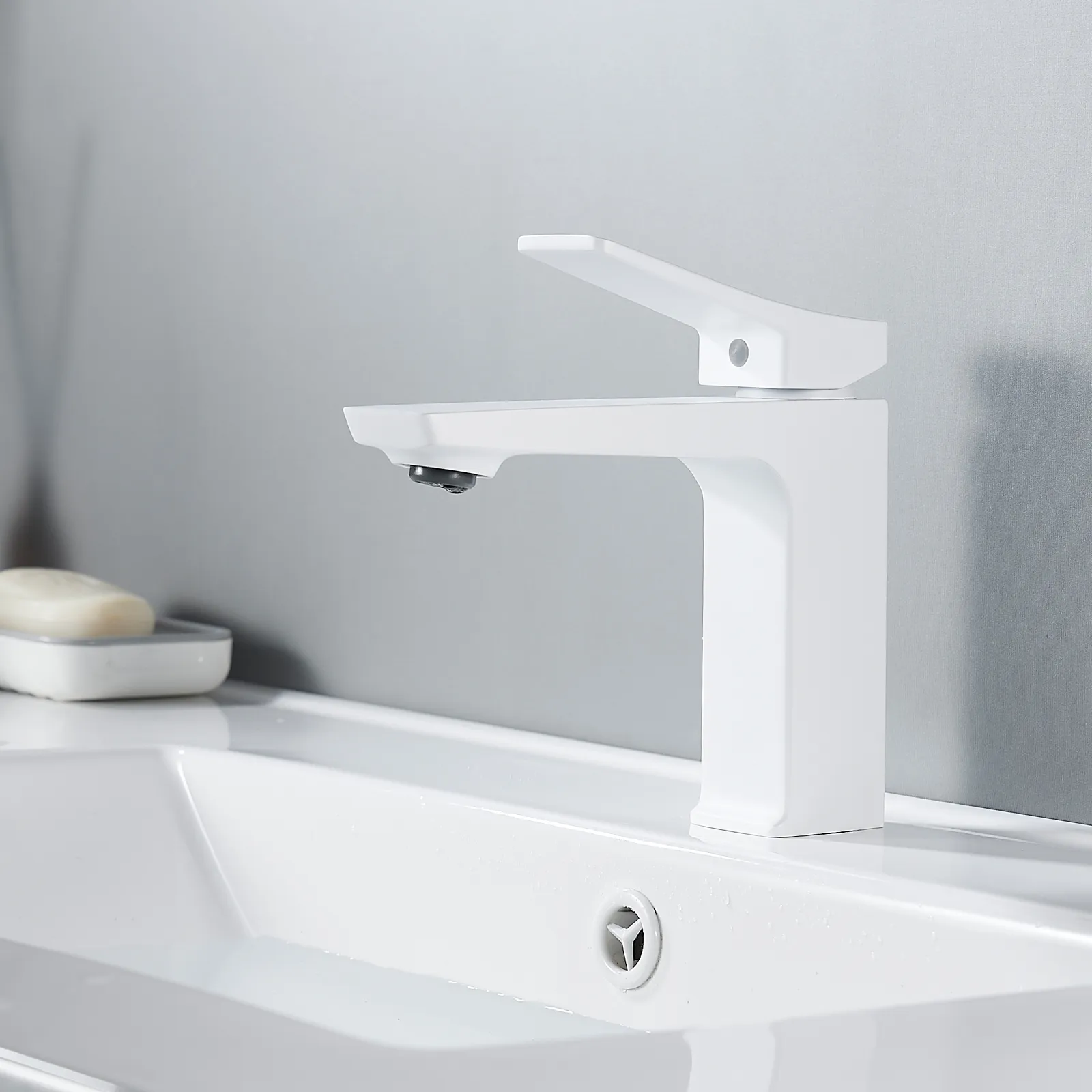 Смеситель для раковины Shevanik S4401C, белый