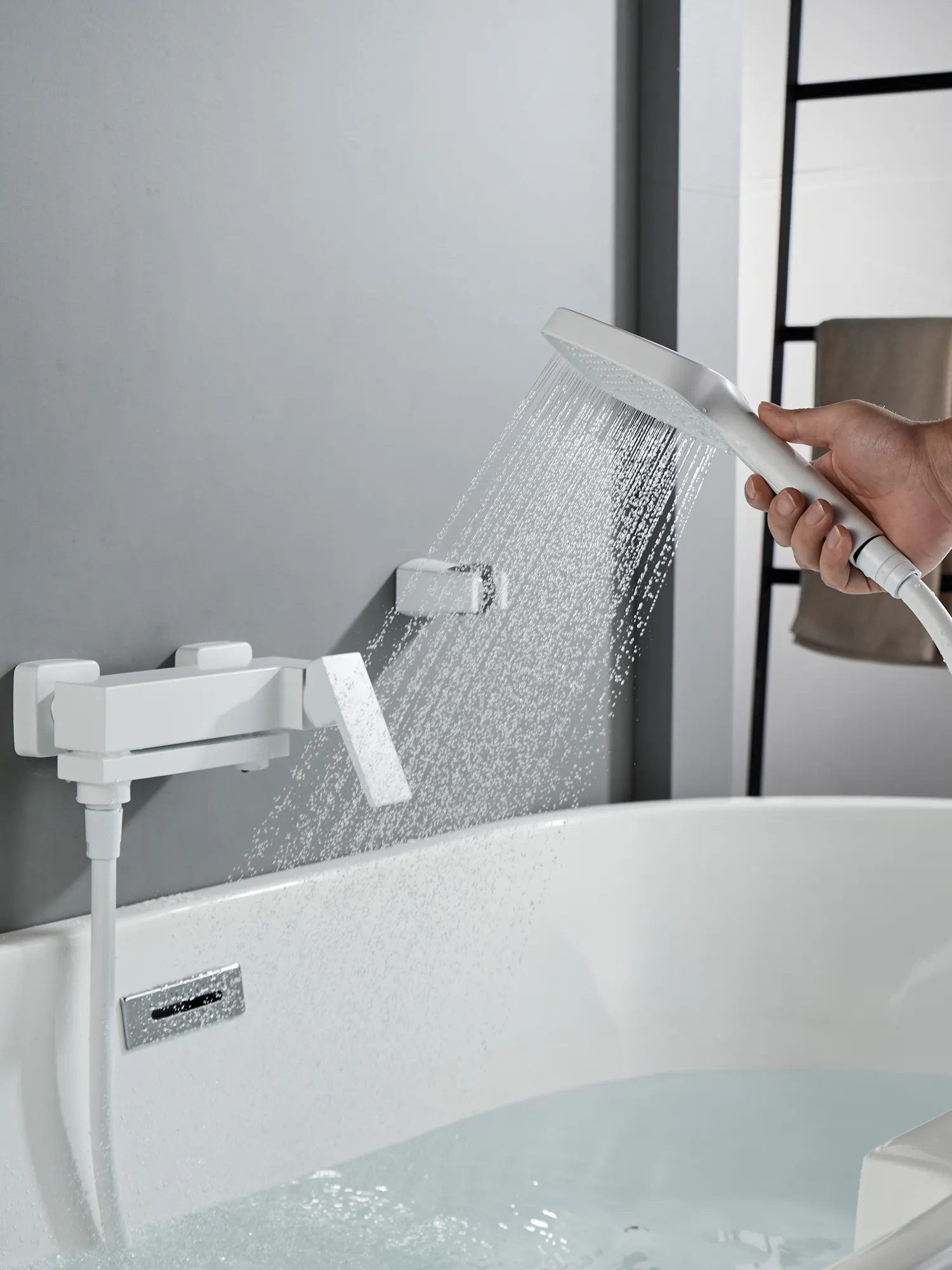 Смеситель для ванны Rose R2802C, белый