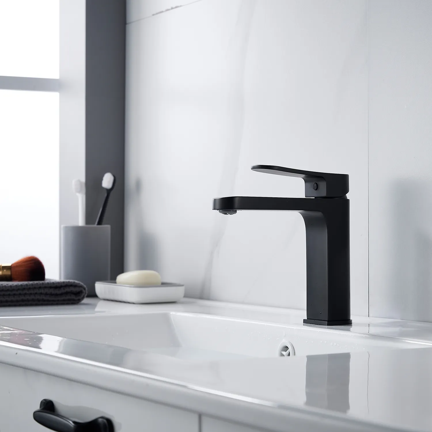 Смеситель для раковины Shevanik S4501H, черный