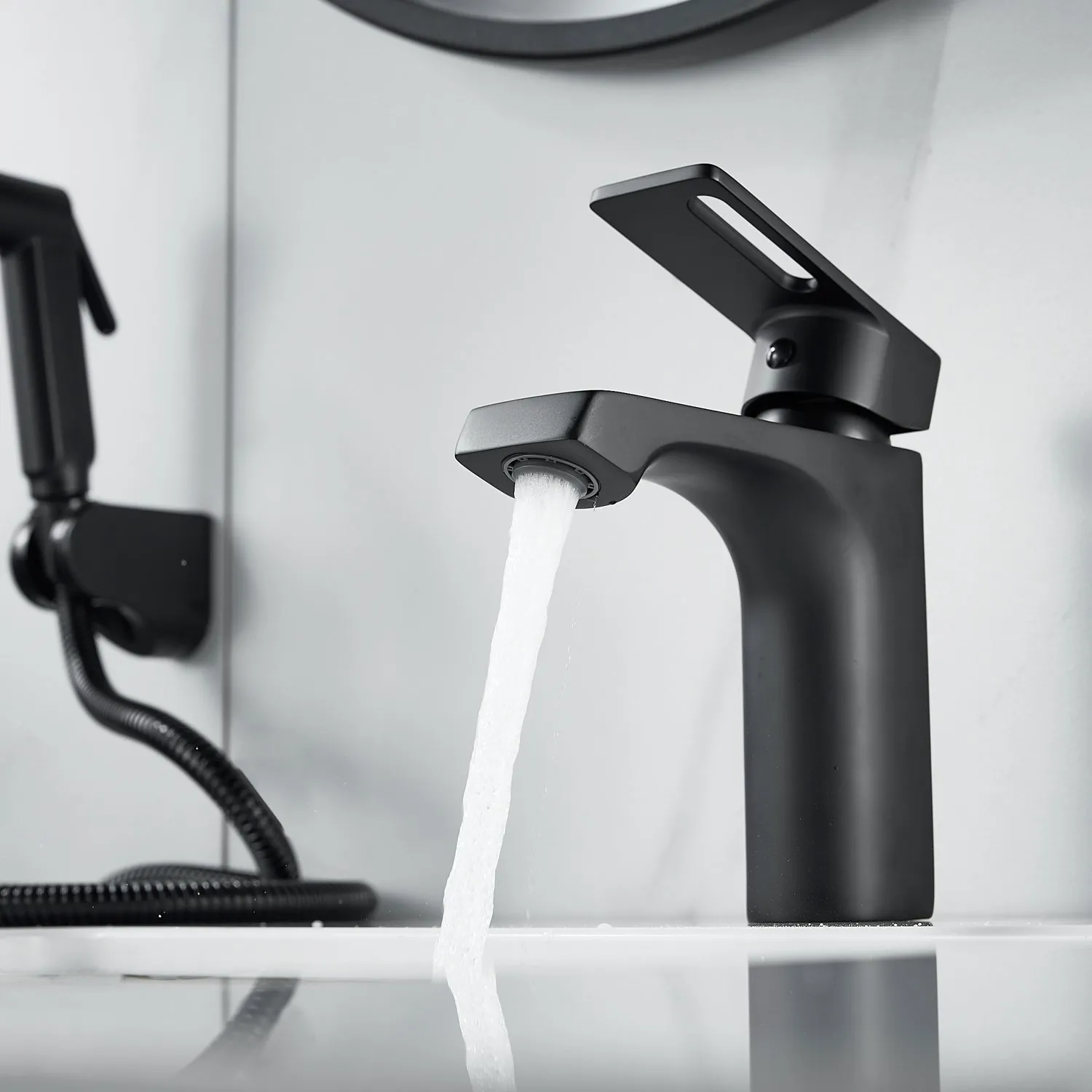 Смеситель для раковины с гигиеническим душем Raffine F171H, черный