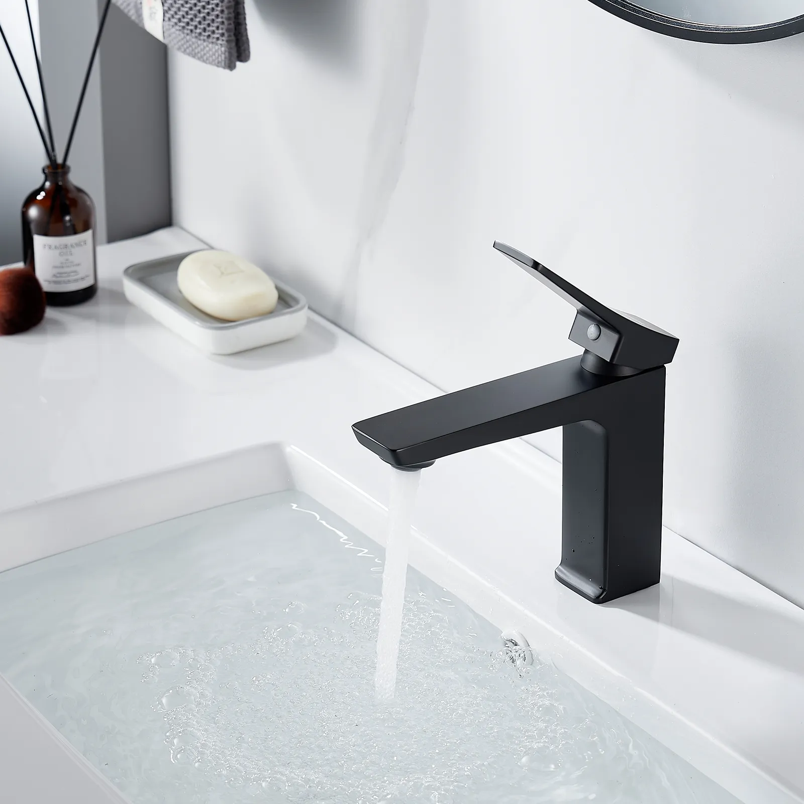 Смеситель для раковины Shevanik S4401H, черный