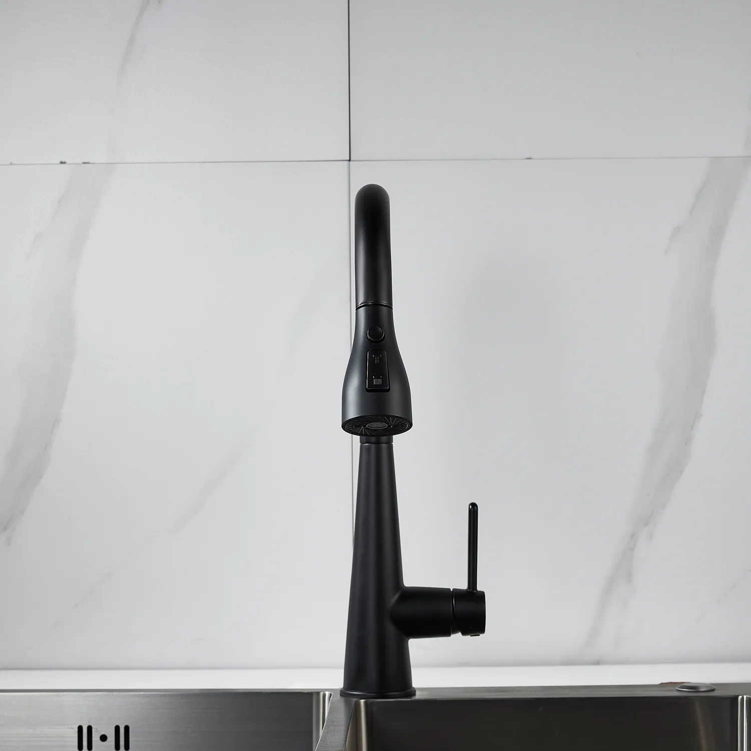 Смеситель для кухни с выдвижным изливом Shevanik S363H, черный