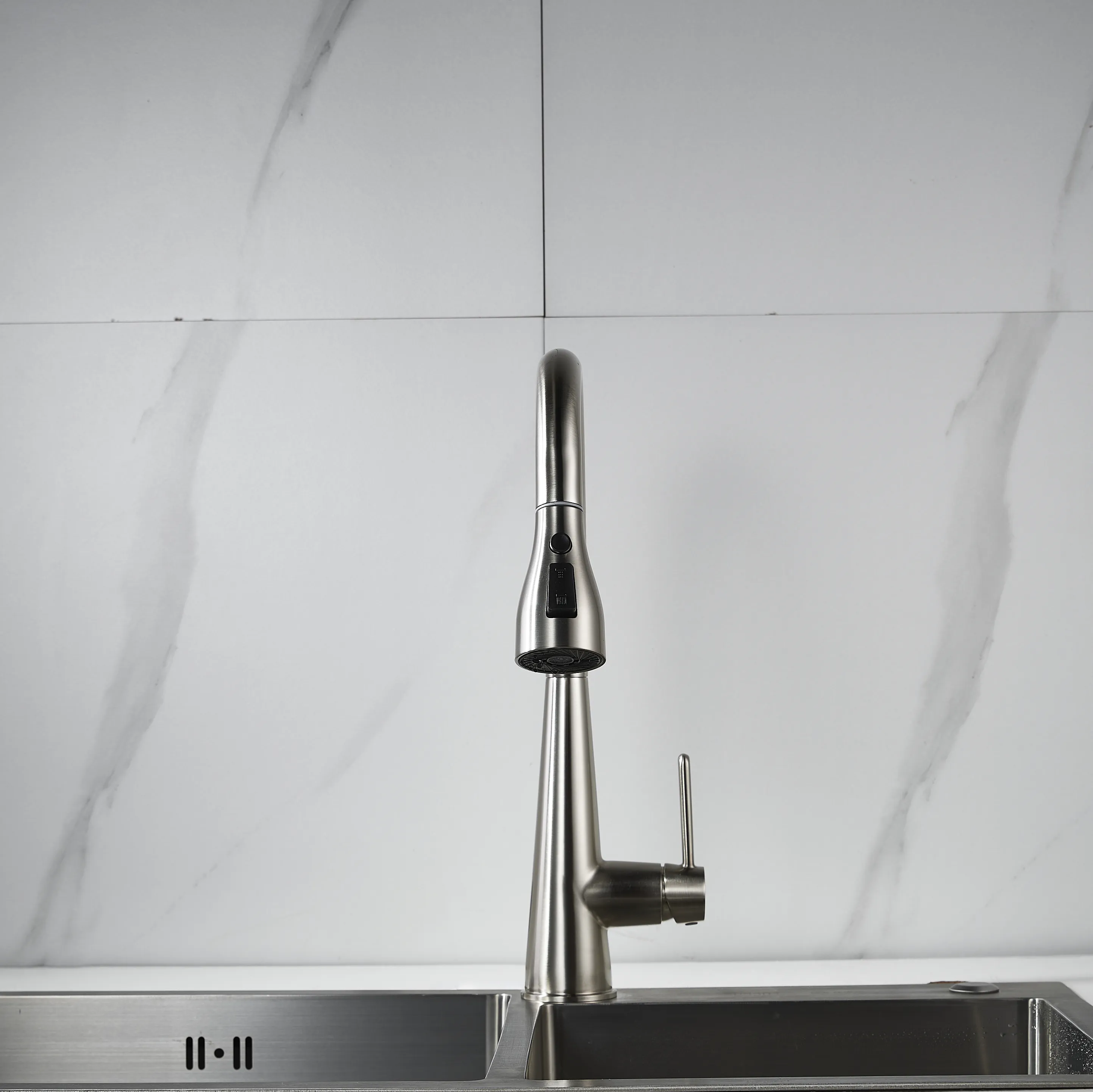 Смеситель для кухни с выдвижным изливом Shevanik S363L, сатин