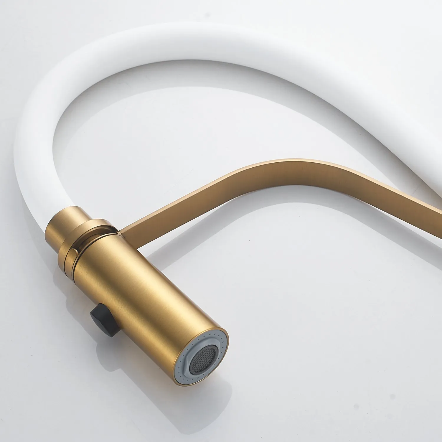 Смеситель для кухни с гибким изливом и режимом "душ" Shevanik S943G-1, золотой сатин