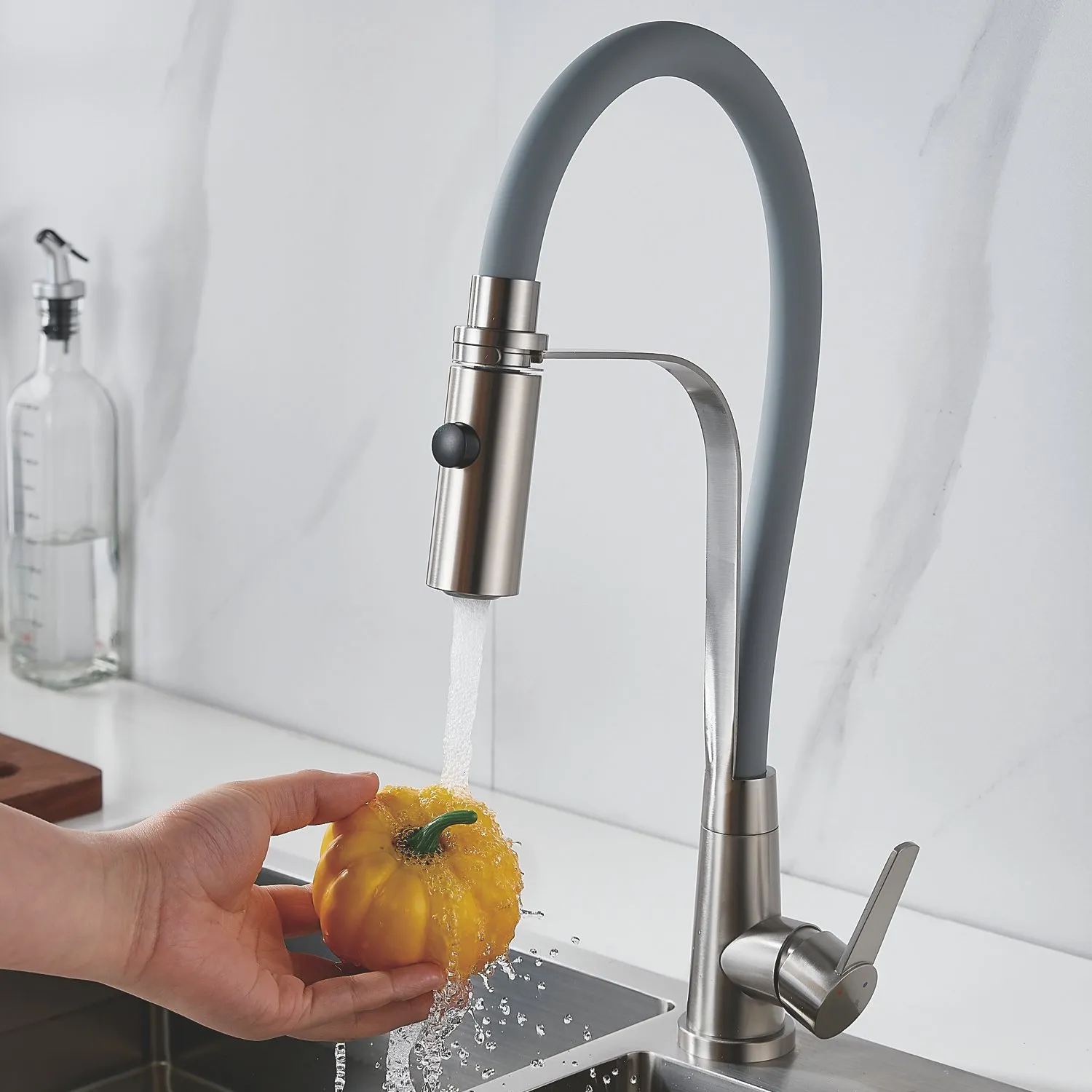 Смеситель для кухни с гибким изливом и режимом "душ" Shevanik S943L-9, сатин