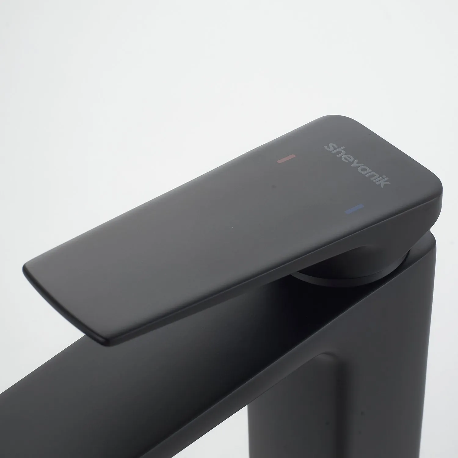 Смеситель для раковины Shevanik S8901H-1, черный