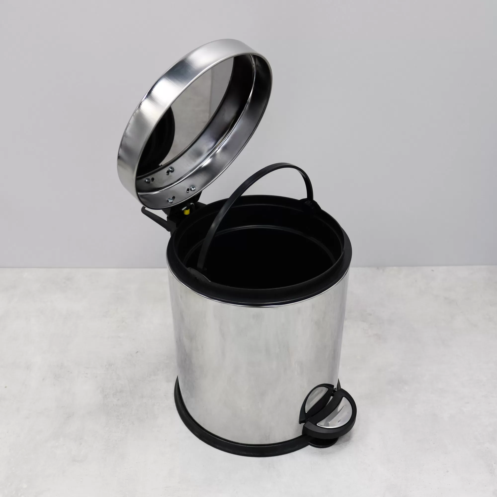 Ведро с крышкой плавного закрывания Fixsen Hotel 5 л (FX-34024M)