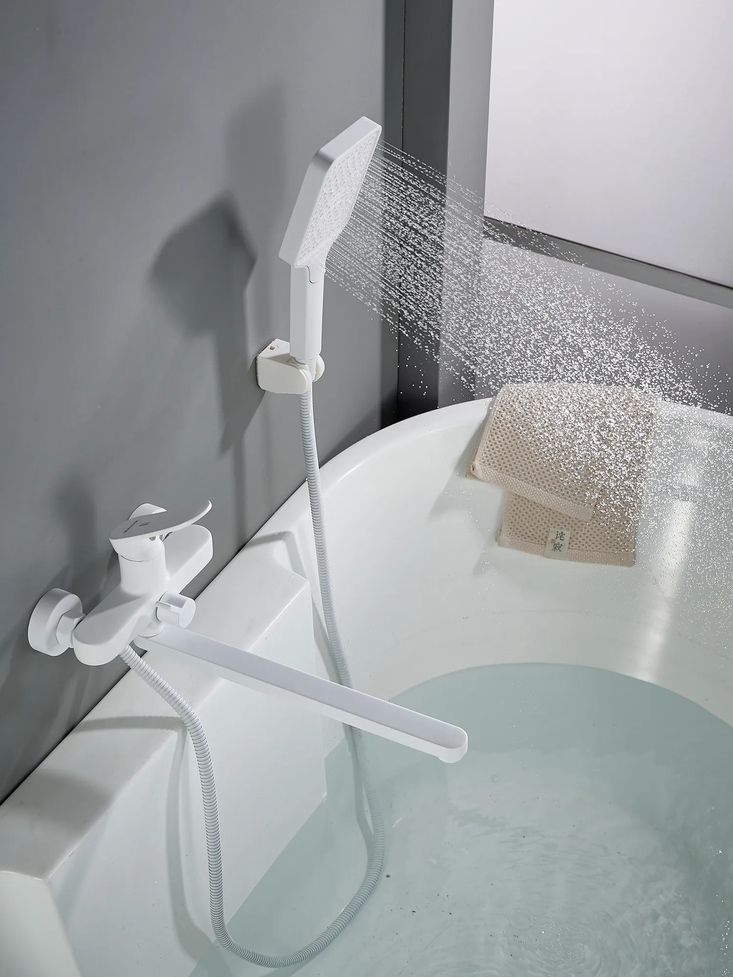 Смеситель для ванны Shevanik S4522C, белый