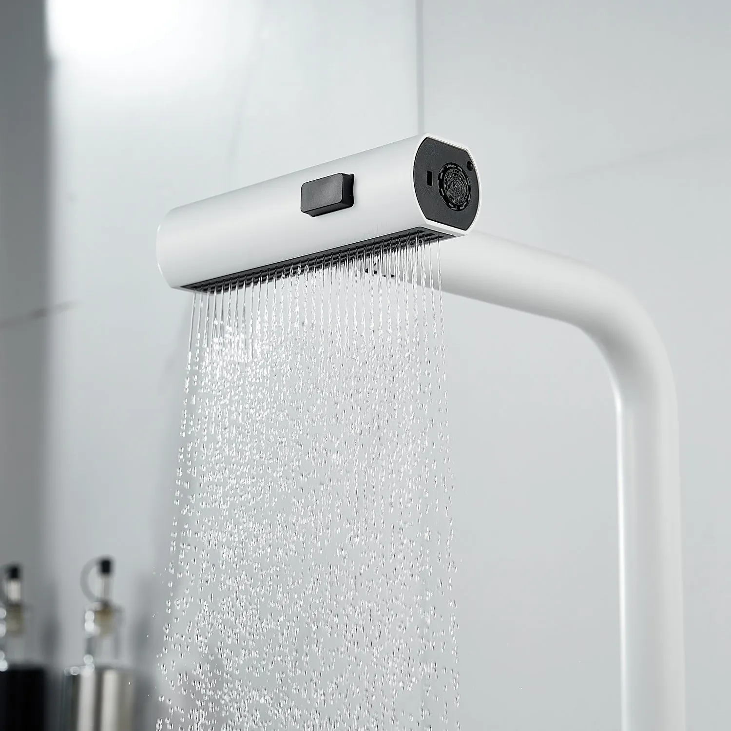 Смеситель для кухни с мультифункциональным изливом Raffine F203C, белый