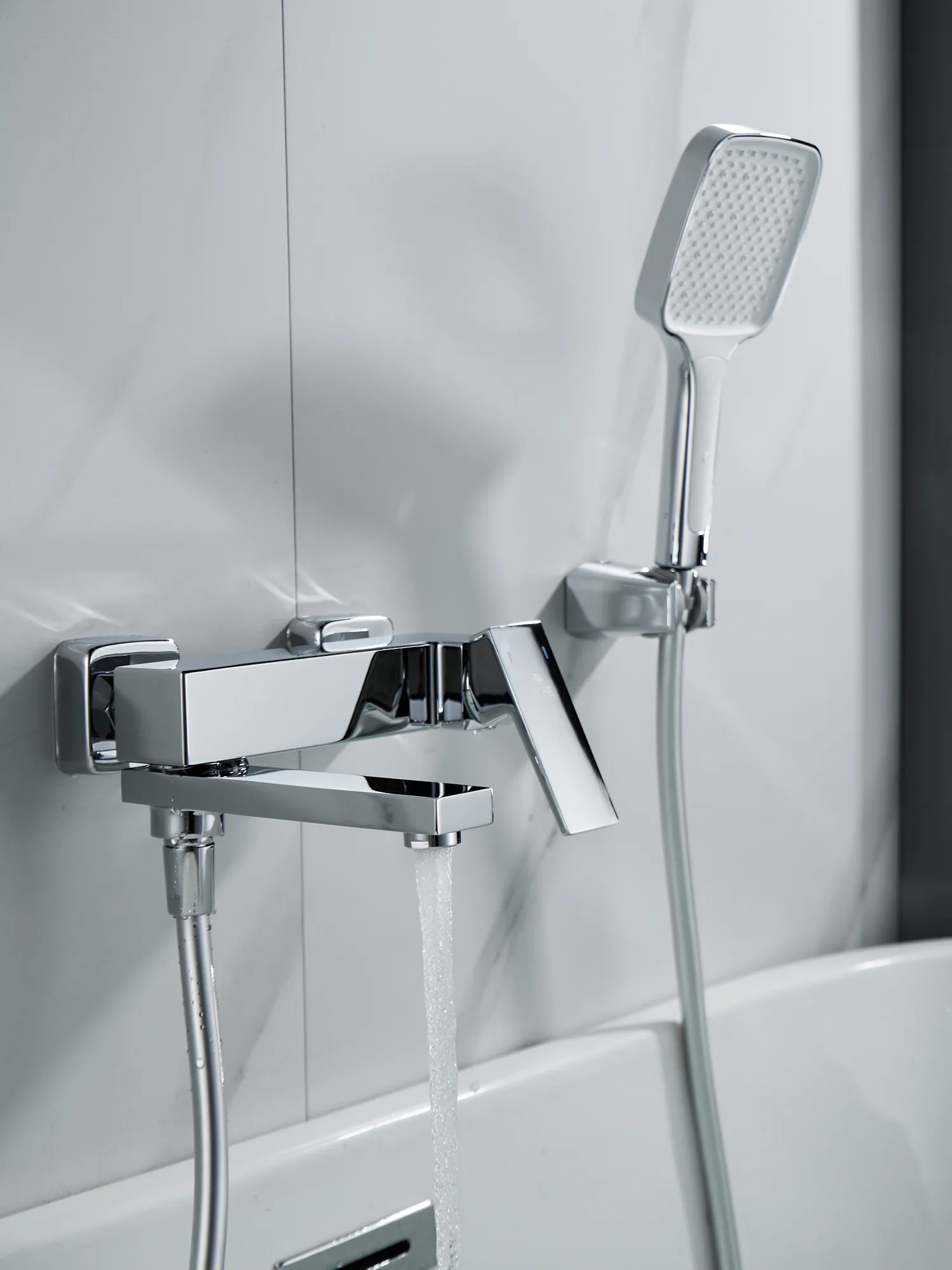 Смеситель для ванны Rose R2802, хром