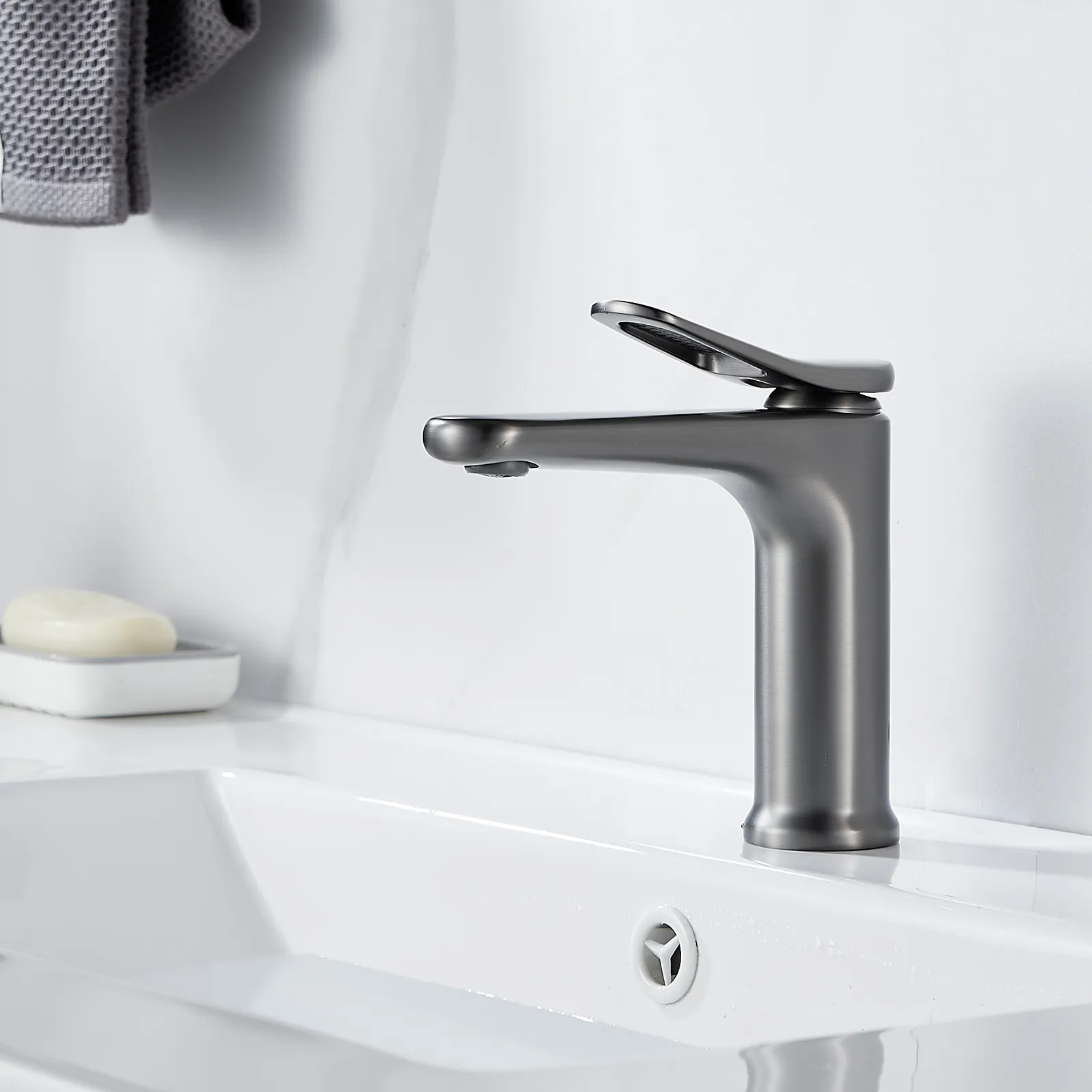 Смеситель для раковины Shevanik S4701T, оружейная сталь