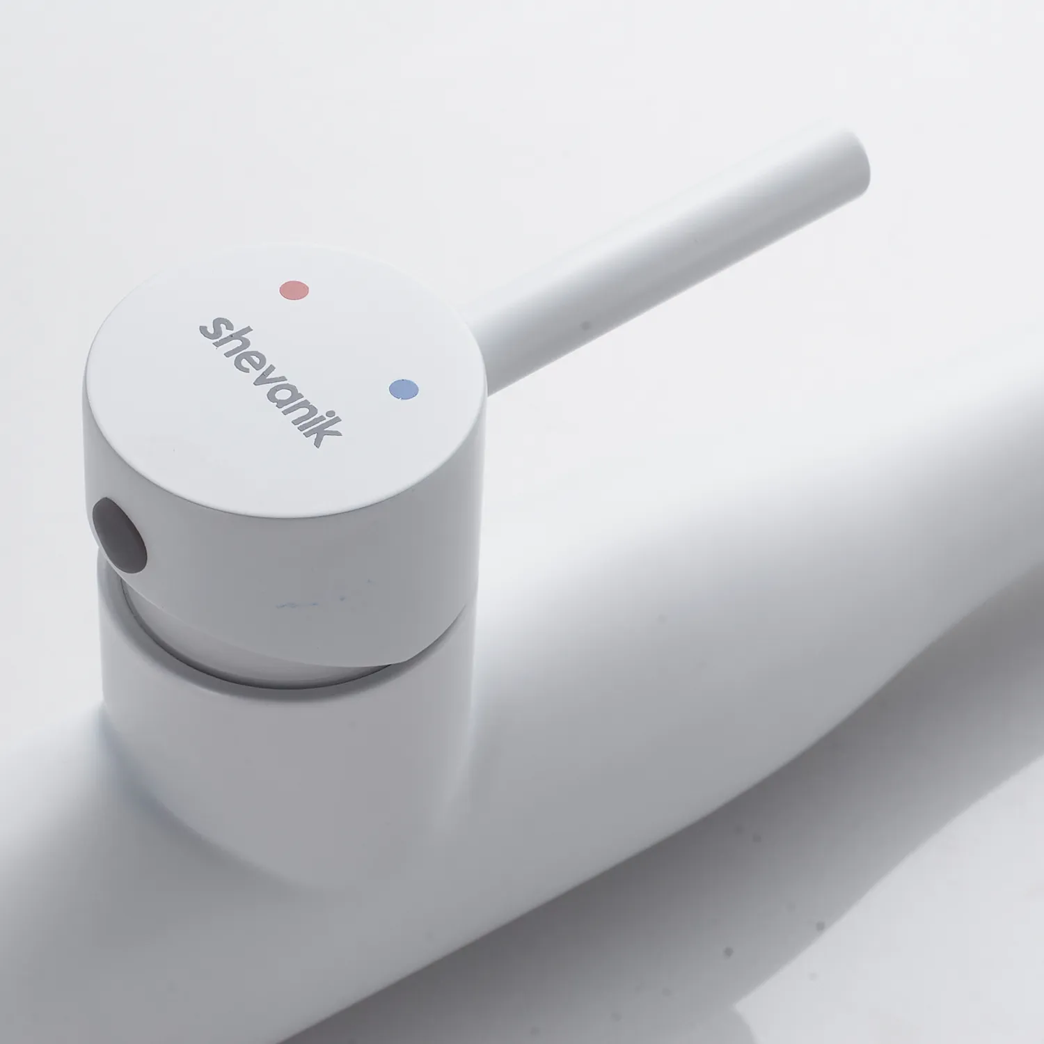 Смеситель для кухни с гибким изливом и режимом "душ" Shevanik S123C-1, белый