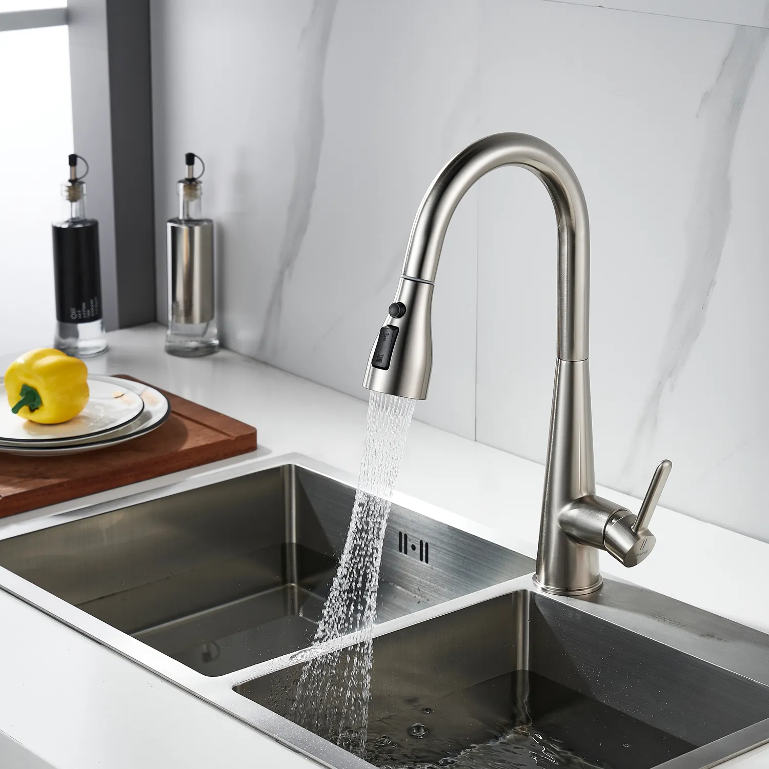 Смеситель для кухни с выдвижным изливом Shevanik S363L, сатин