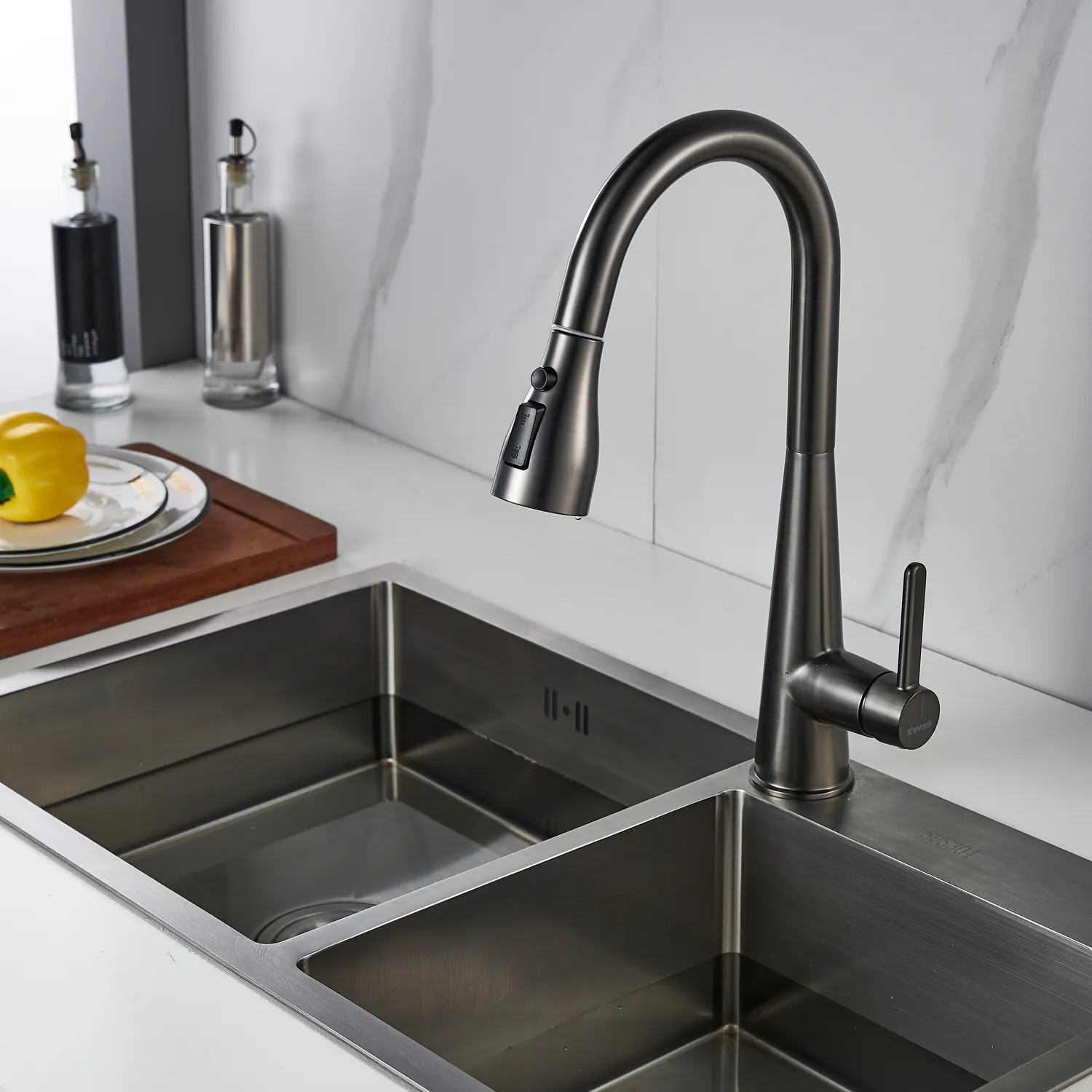 Смеситель для кухни с выдвижным изливом Shevanik S363T, оружейная сталь