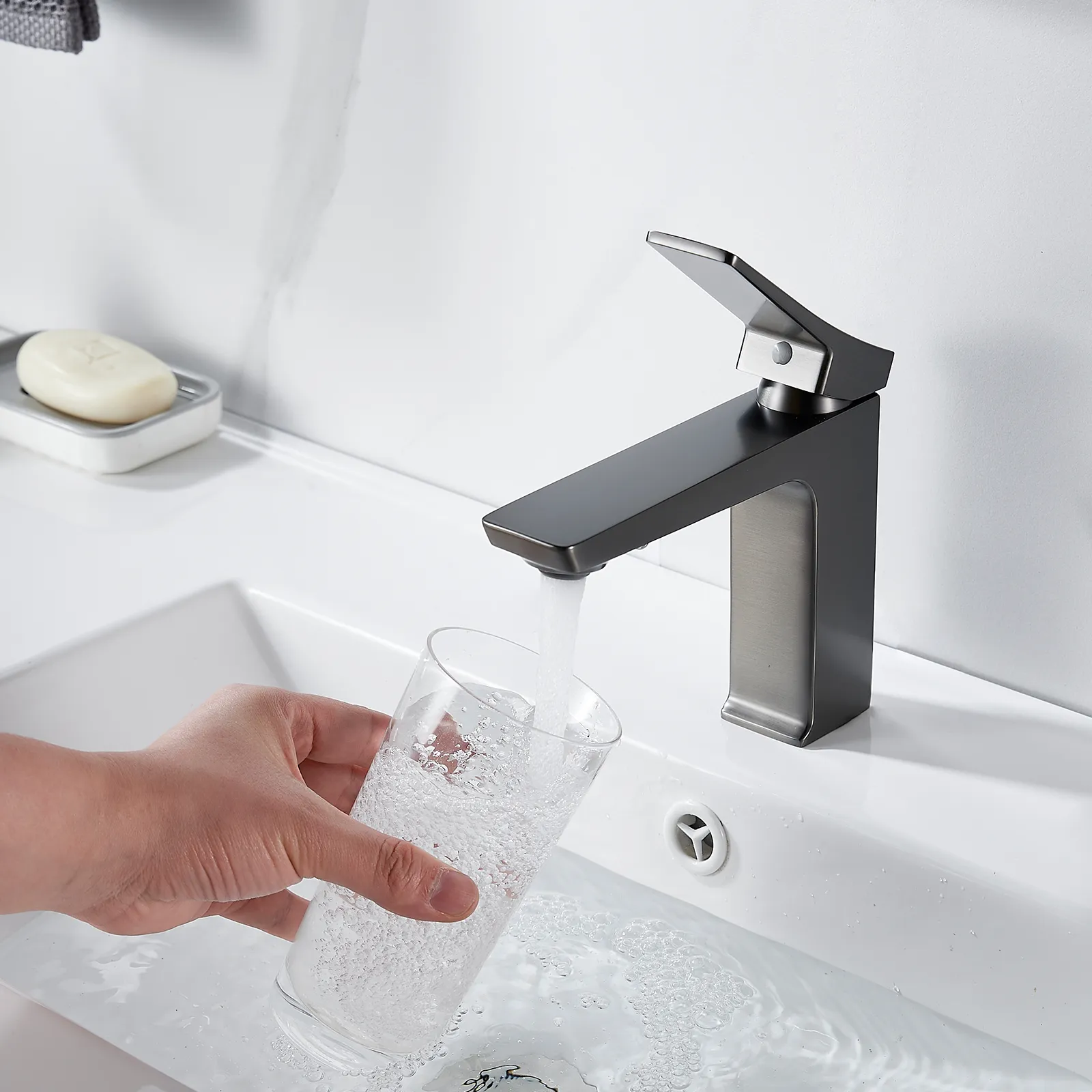 Смеситель для раковины Shevanik S4401T, оружейная сталь