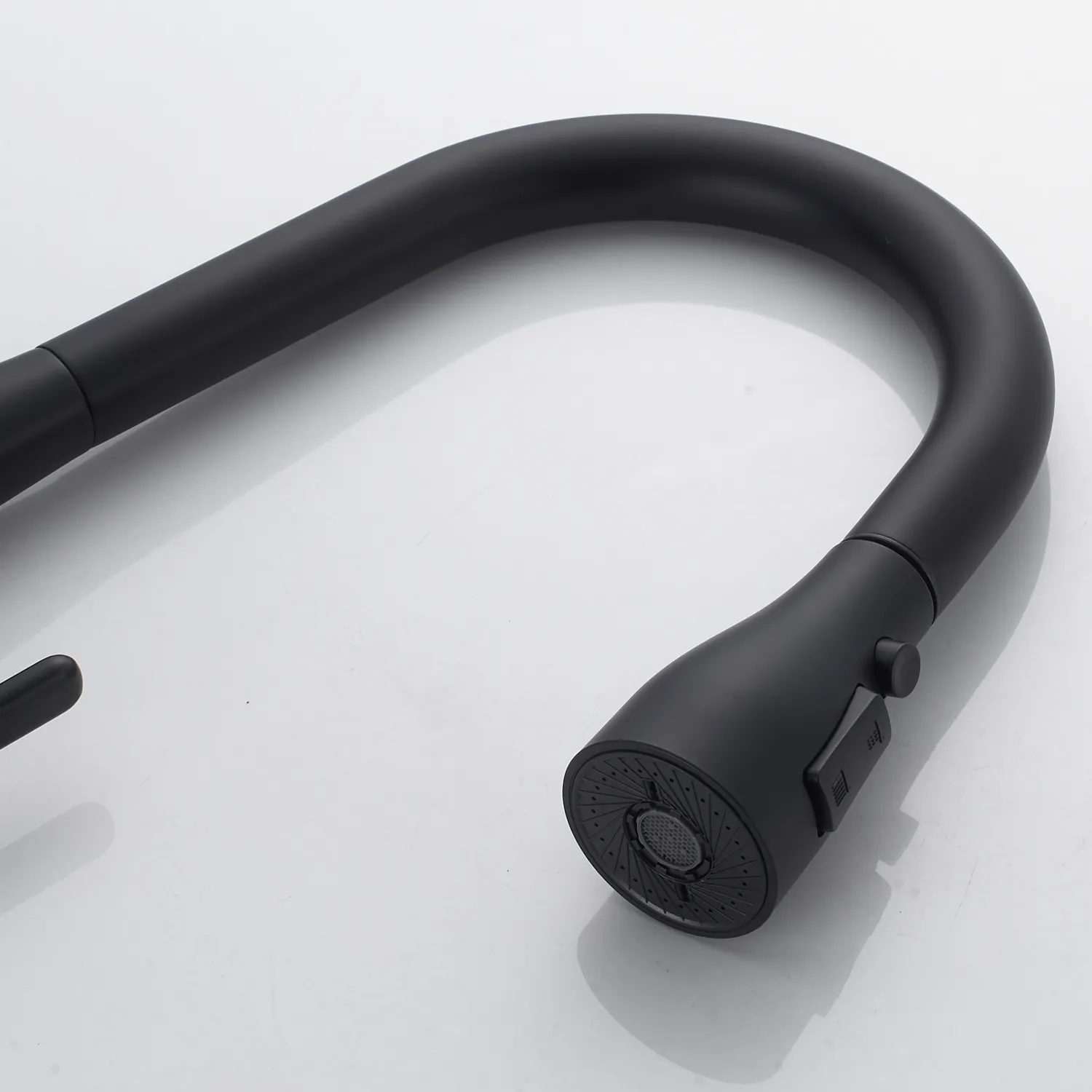 Смеситель для кухни с выдвижным изливом Shevanik S363H, черный