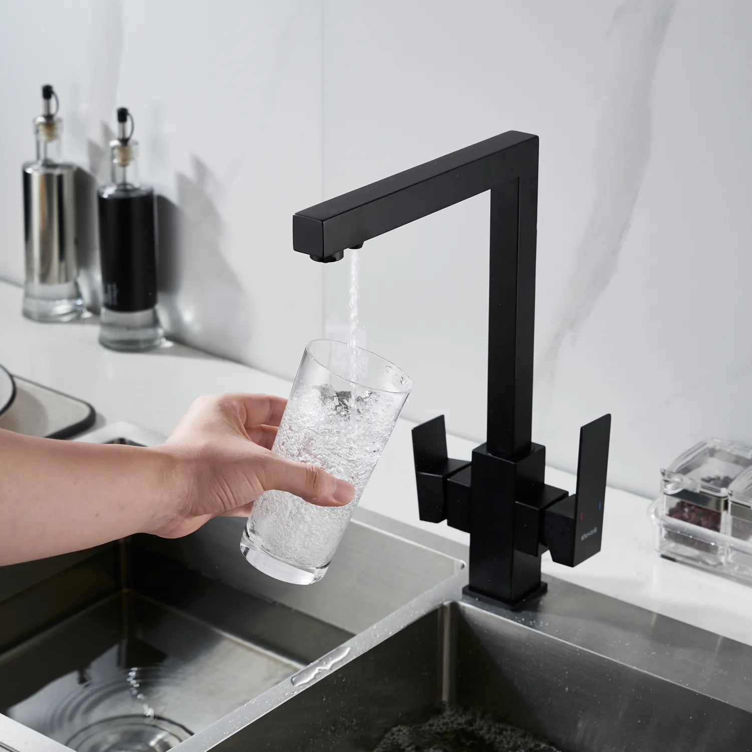 Смеситель для кухни с подключением фильтра Shevanik S148H, черный