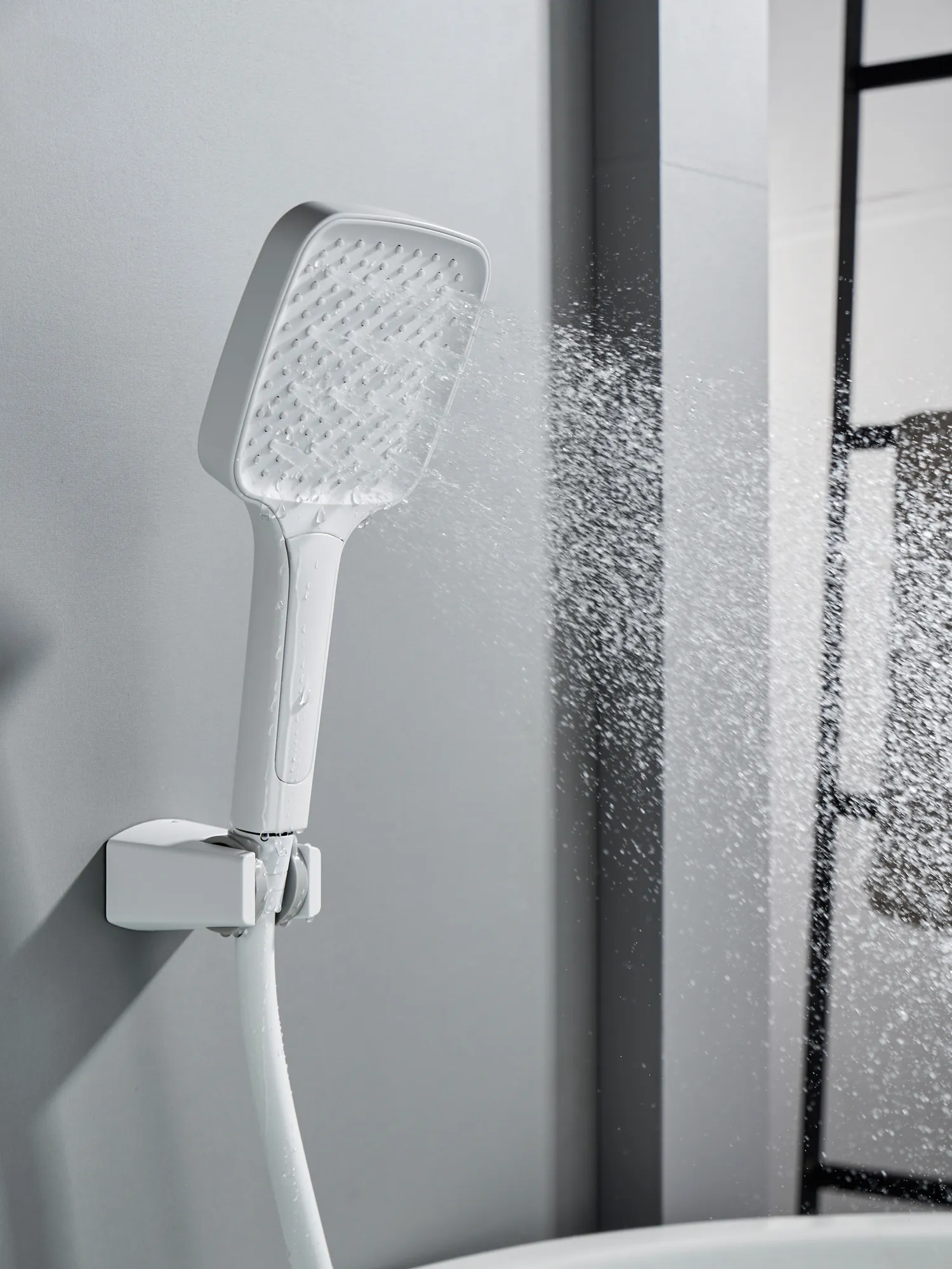 Смеситель для ванны Rose R2802C, белый